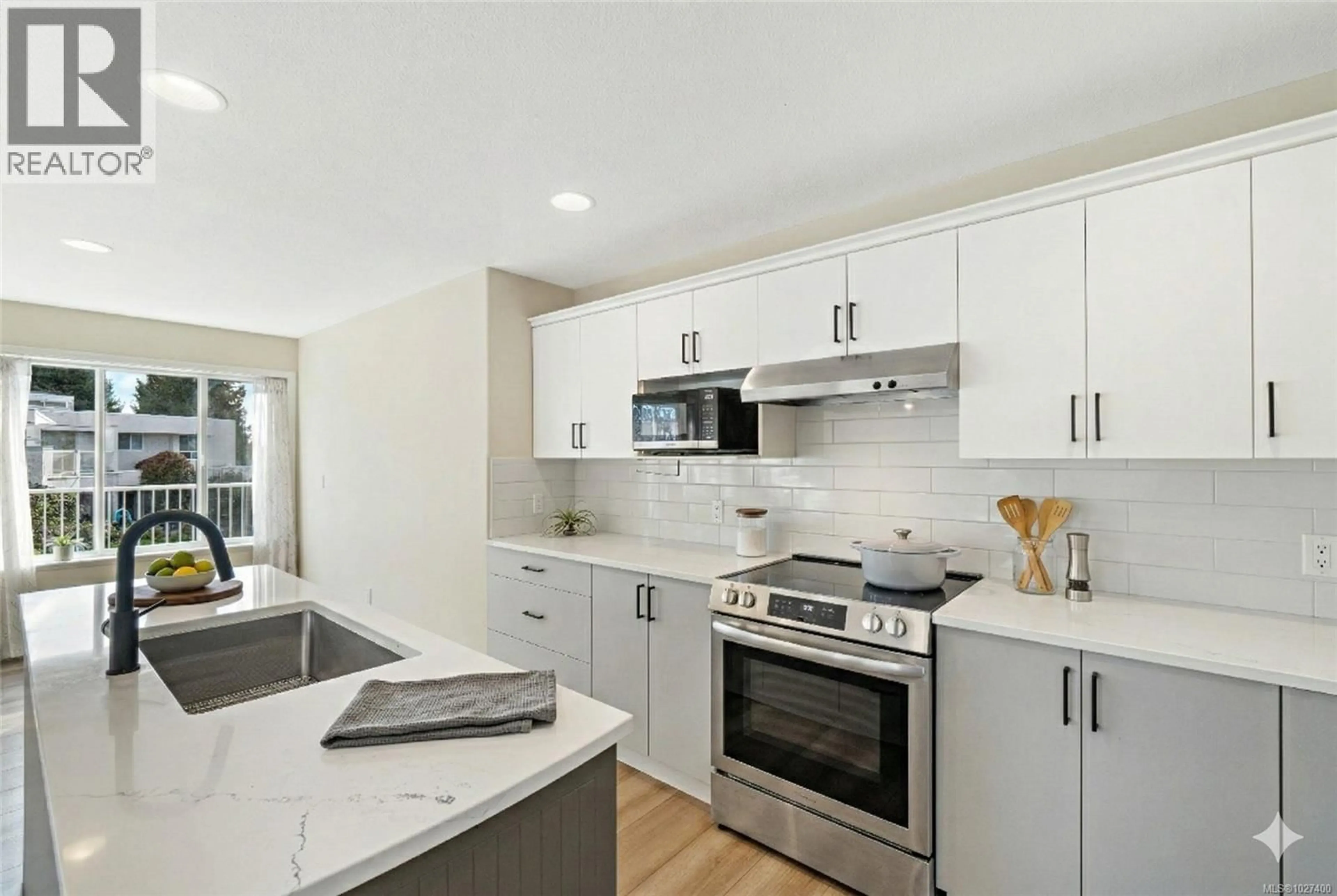 Open concept kitchen, ceramic/tile floor for 378 WISTERIA STREET, Parksville British Columbia V9P1C6