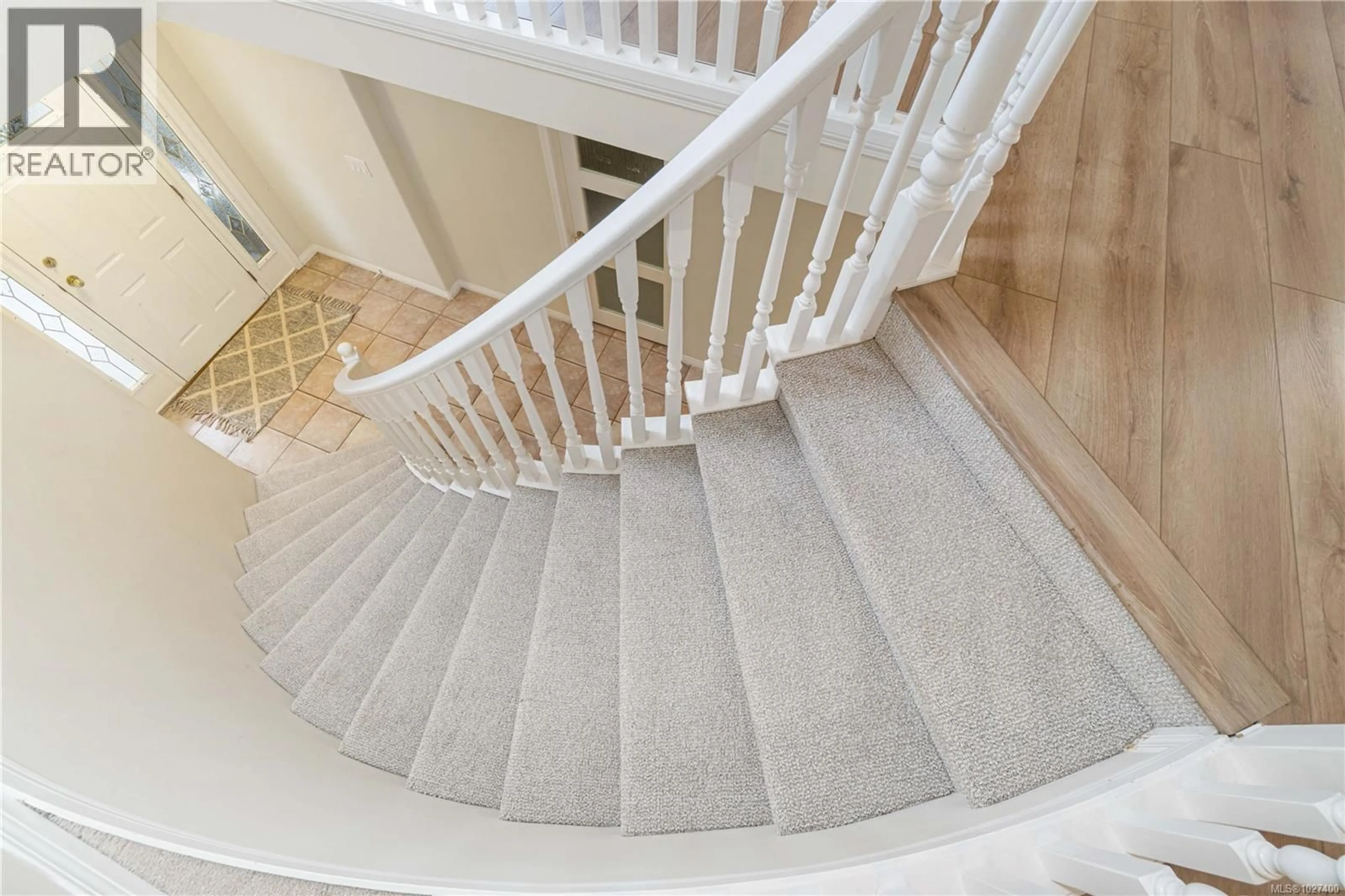 Stairs for 378 WISTERIA STREET, Parksville British Columbia V9P1C6