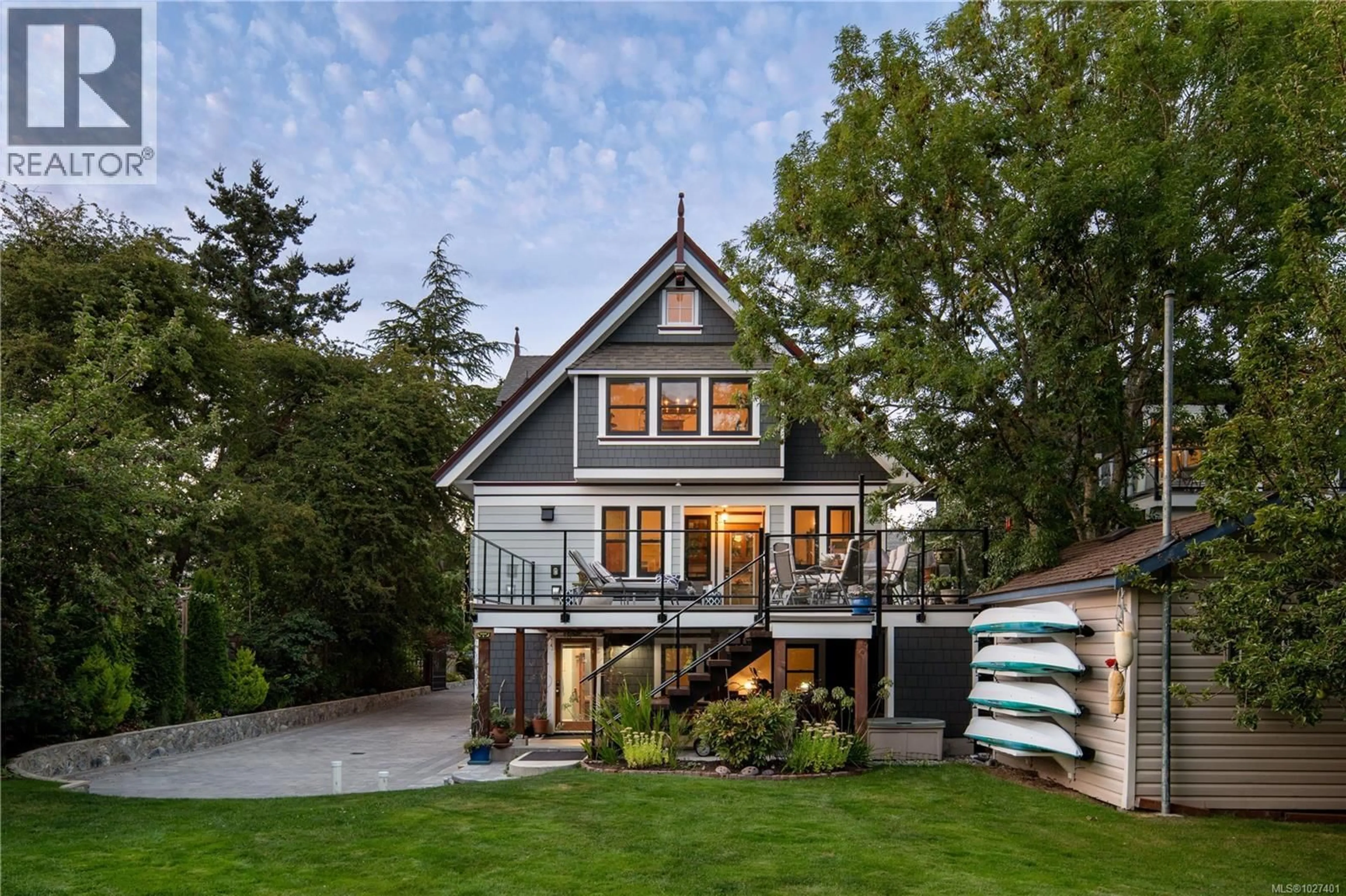 Home with vinyl exterior material, unknown for 1215 RICHARDSON STREET, Victoria British Columbia V8V3C9