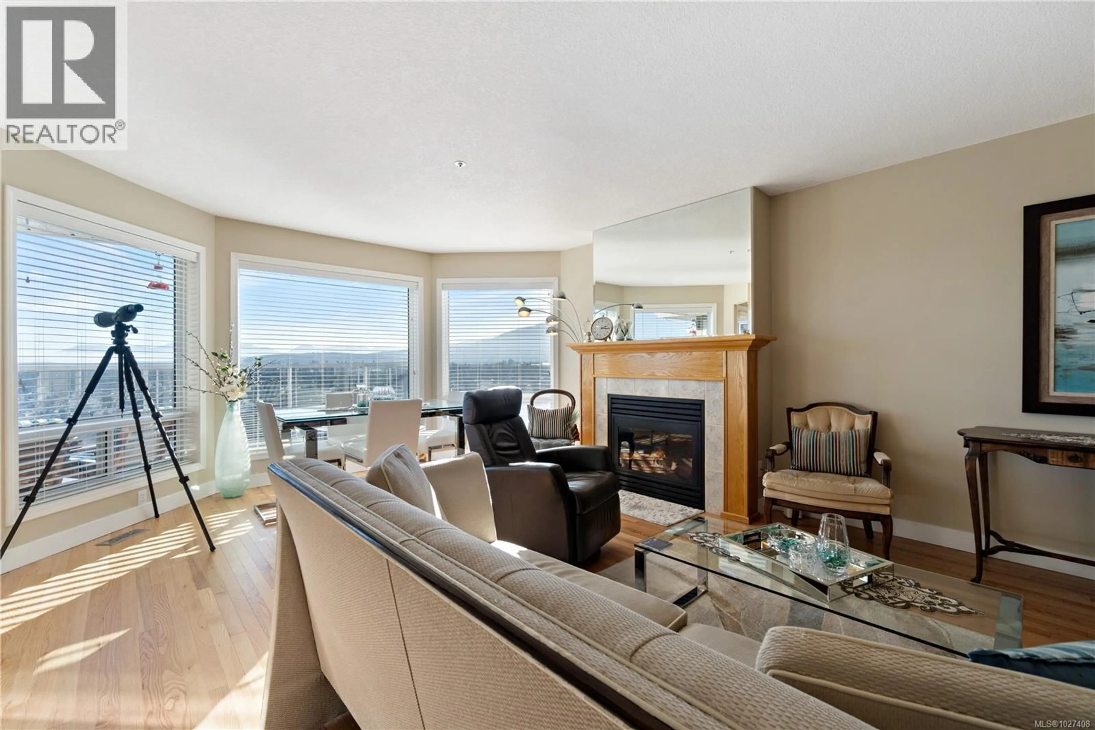 Living room with furniture, unknown for 3263 STONEY RIDGE, Nanaimo British Columbia V9T5V2