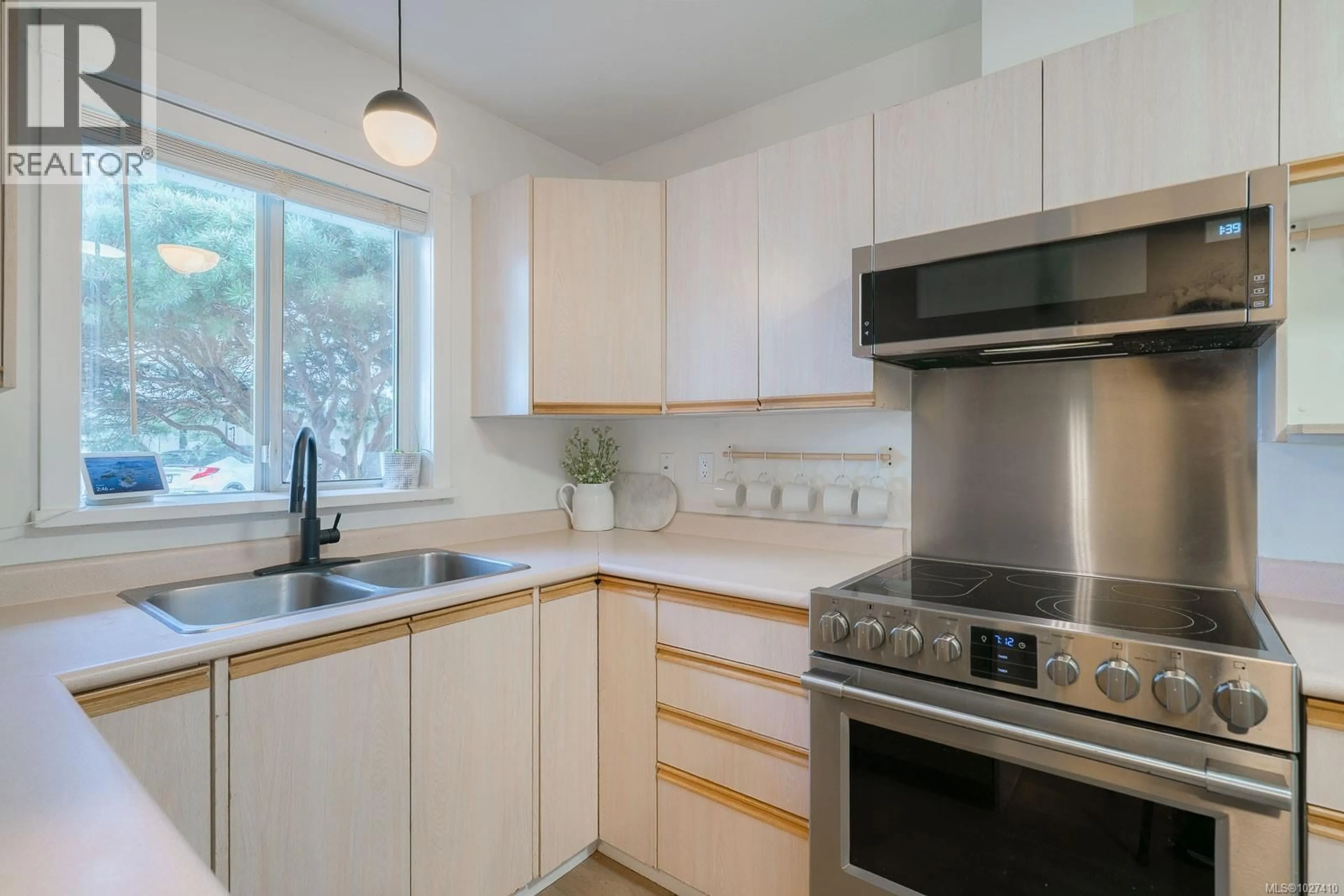 Standard kitchen, unknown for 18 - 941 MALONE ROAD, Ladysmith British Columbia V9G1S2