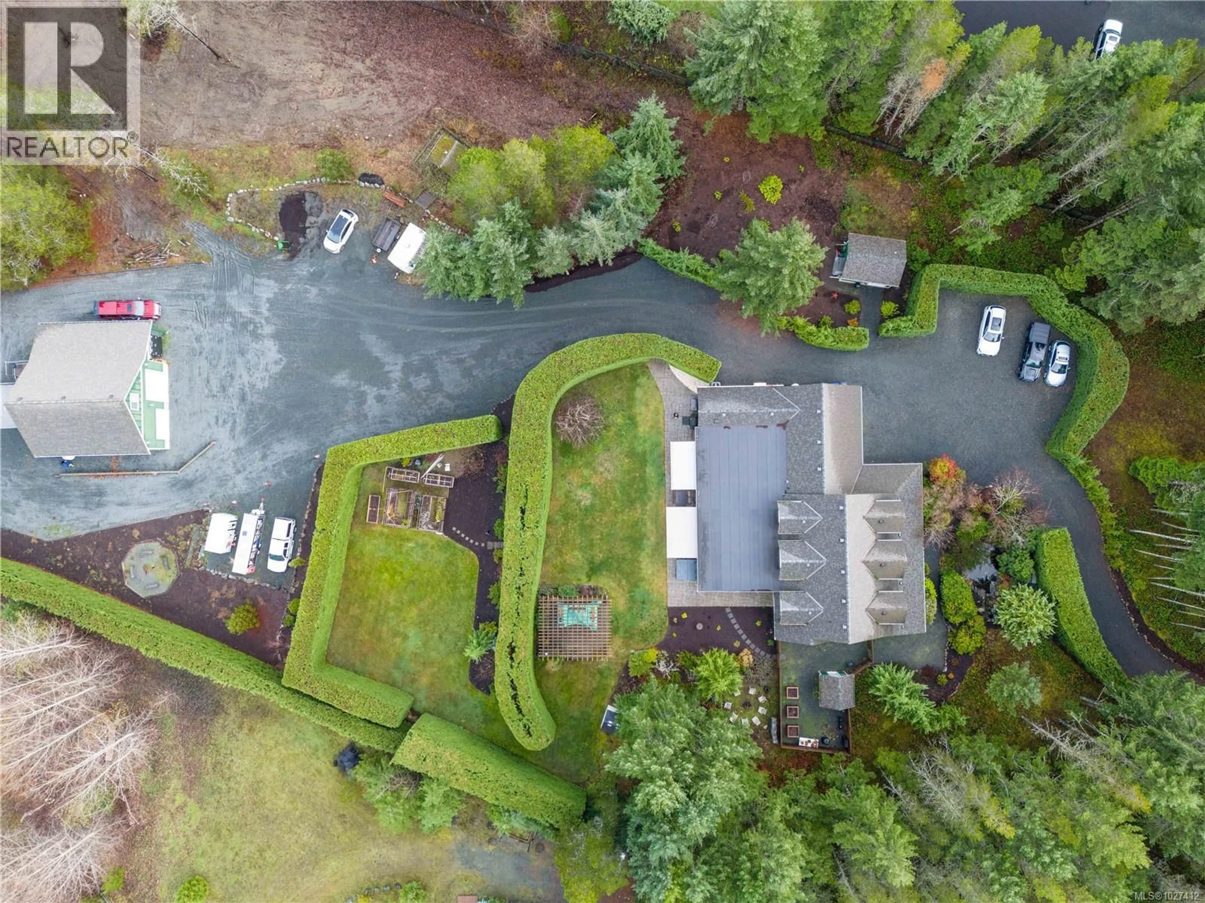 A pic from outside/outdoor area/front of a property/back of a property/a pic from drone, unknown for 915 RIVERS EDGE DRIVE, Nanoose Bay British Columbia V9P9L6