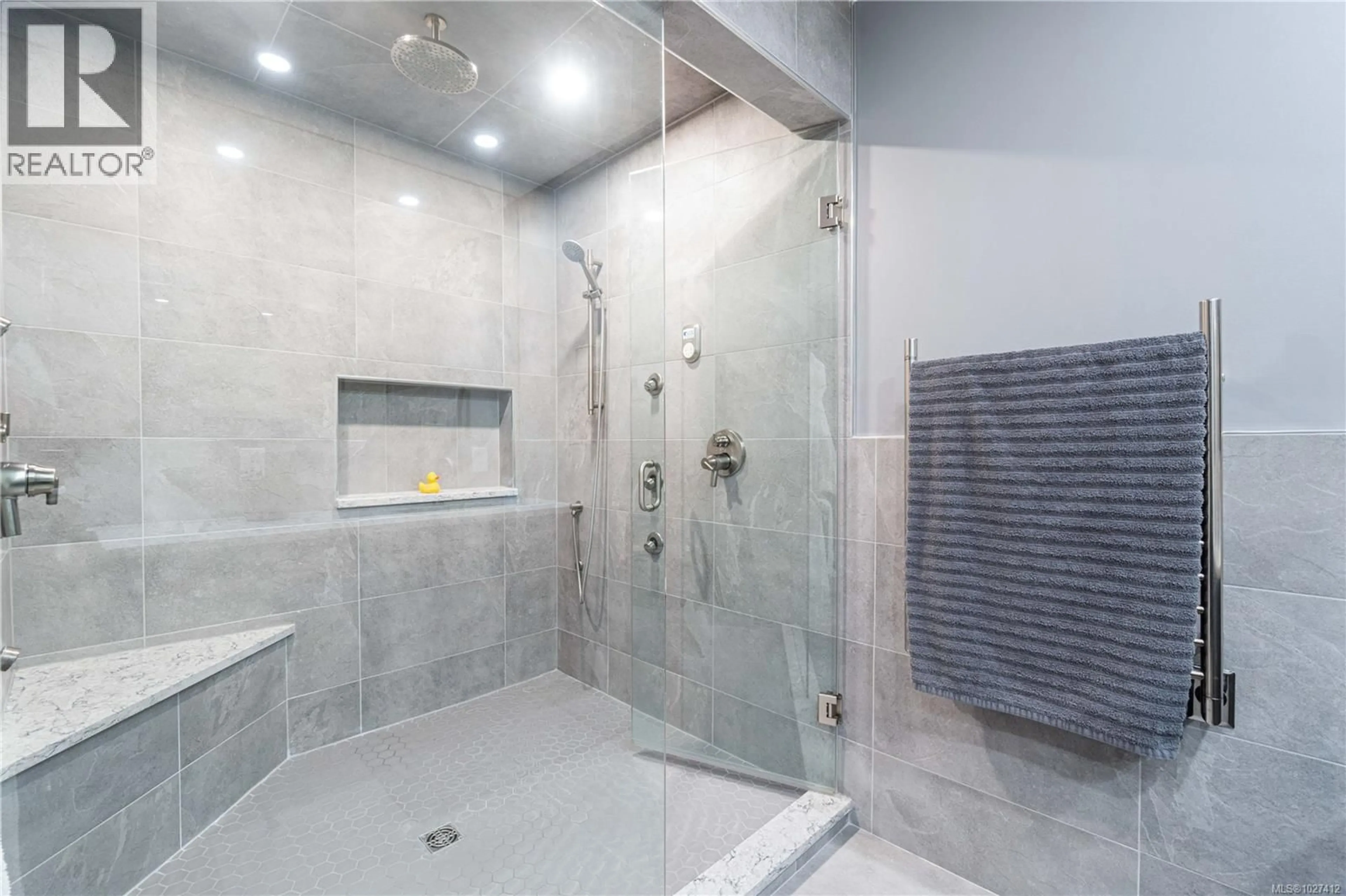 Contemporary bathroom, ceramic/tile floor for 915 RIVERS EDGE DRIVE, Nanoose Bay British Columbia V9P9L6