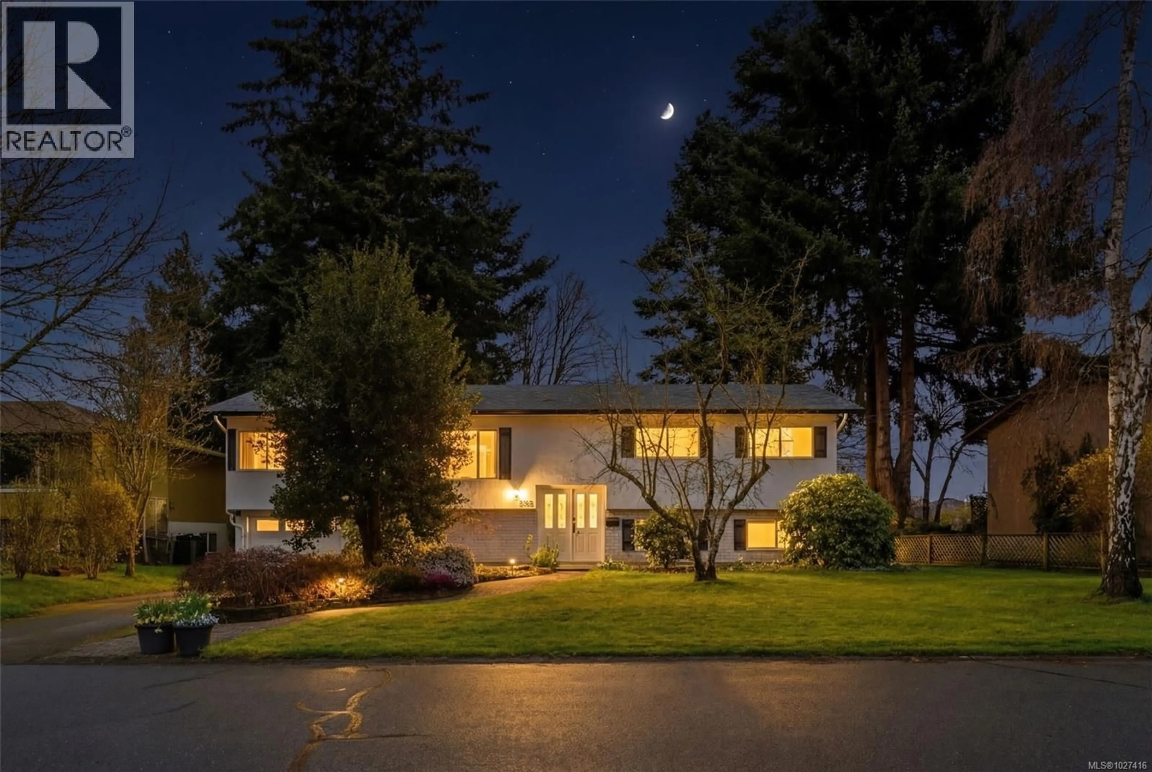 Patio, unknown for 2010 COURSER DRIVE, Sidney British Columbia V8L2N6