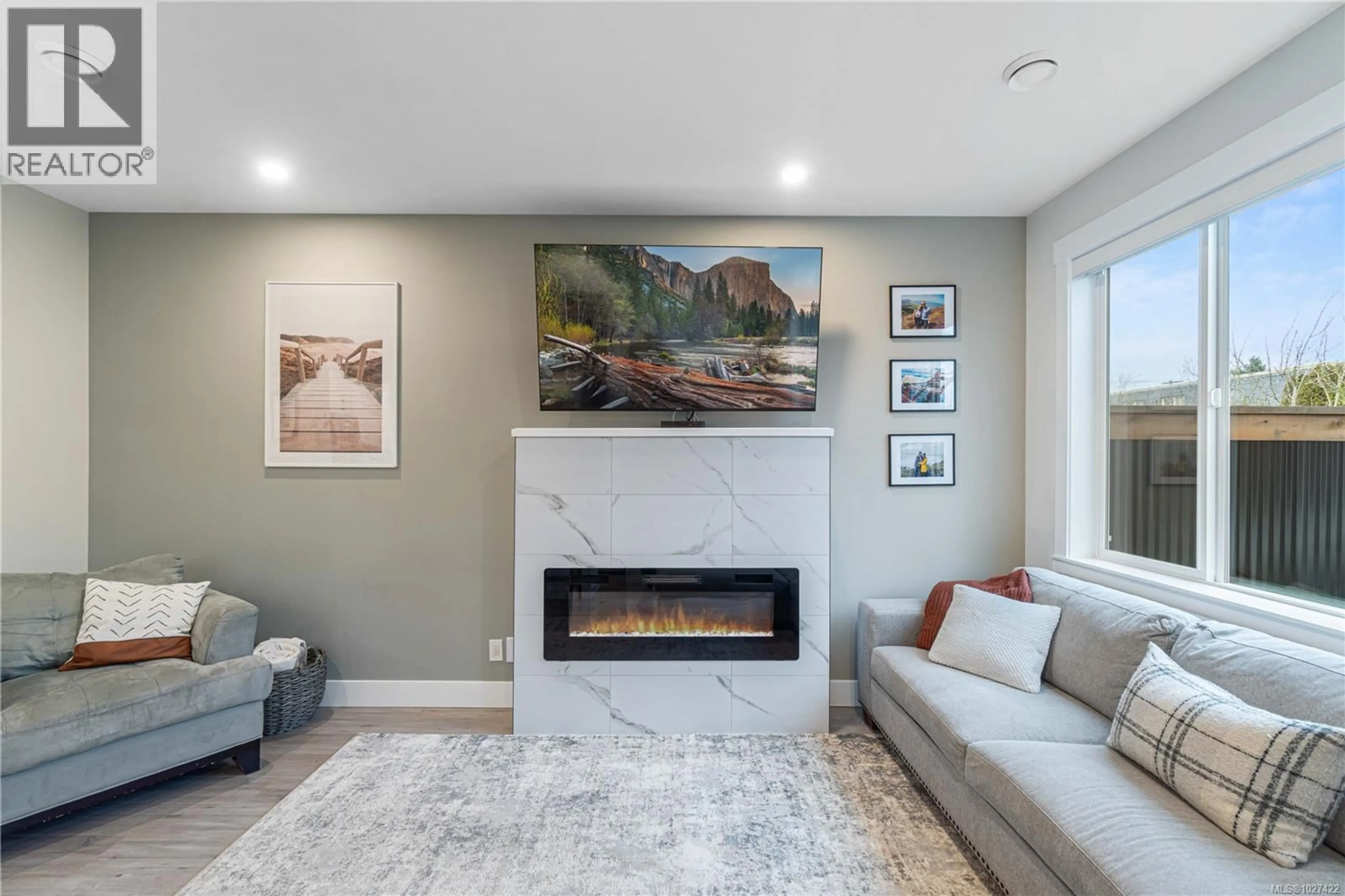 Living room with furniture, unknown for 340 MILLSTONE AVENUE, Nanaimo British Columbia V9S0B5