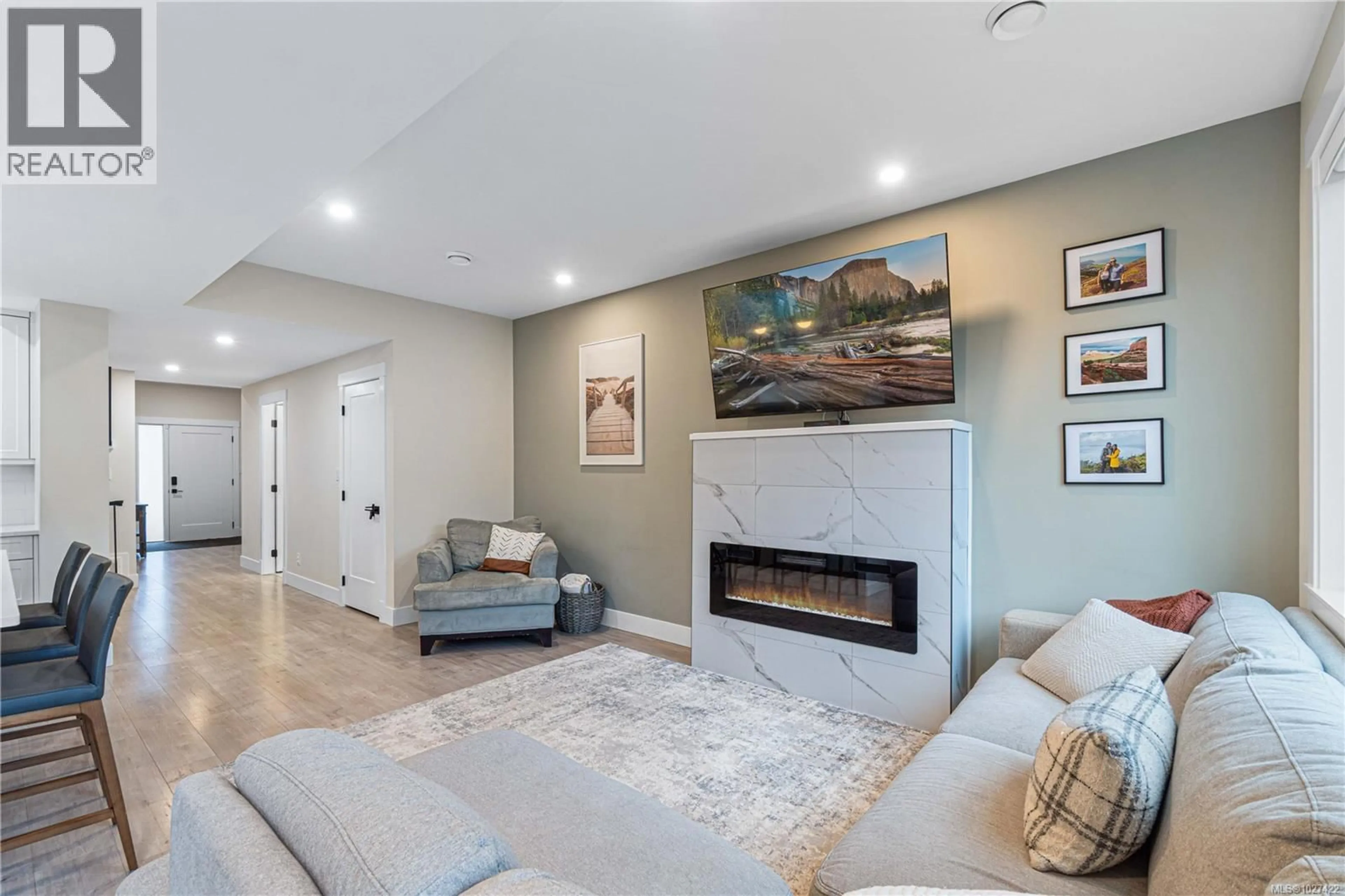 Living room with furniture, unknown for 340 MILLSTONE AVENUE, Nanaimo British Columbia V9S0B5