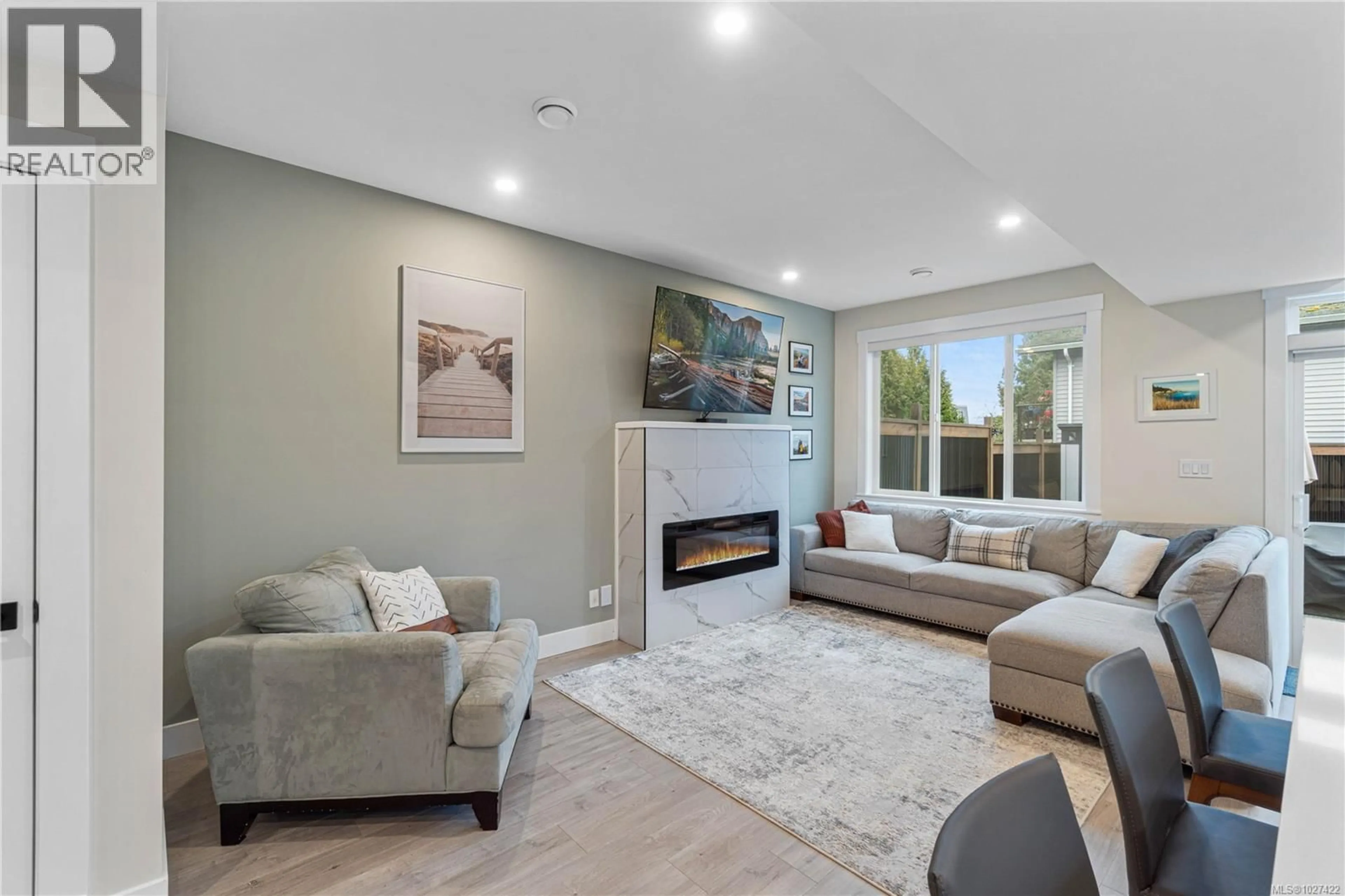 Living room with furniture, unknown for 340 MILLSTONE AVENUE, Nanaimo British Columbia V9S0B5