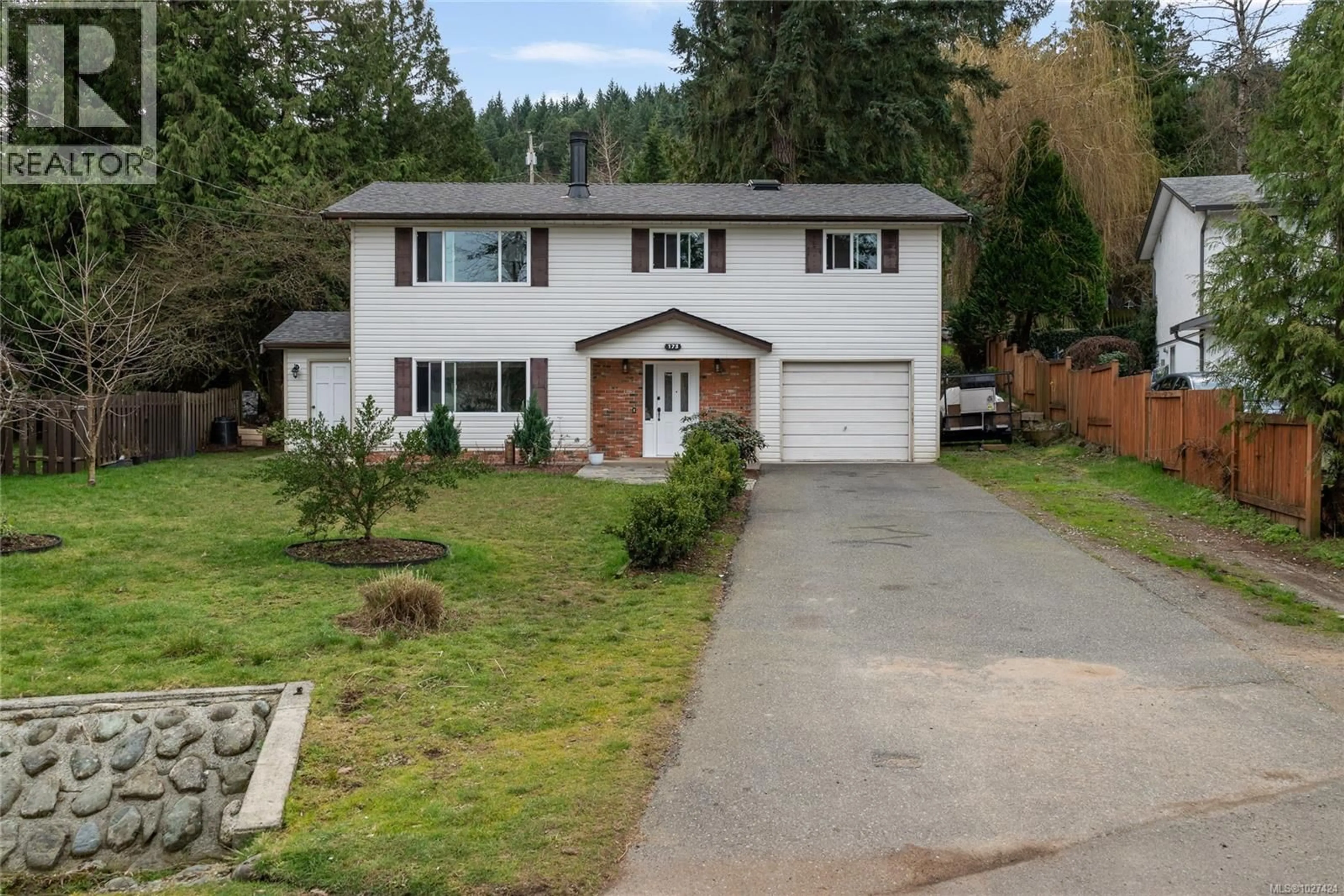 A pic from outside/outdoor area/front of a property/back of a property/a pic from drone, street for 173 CADBORO PLACE, Nanaimo British Columbia V9R6J3