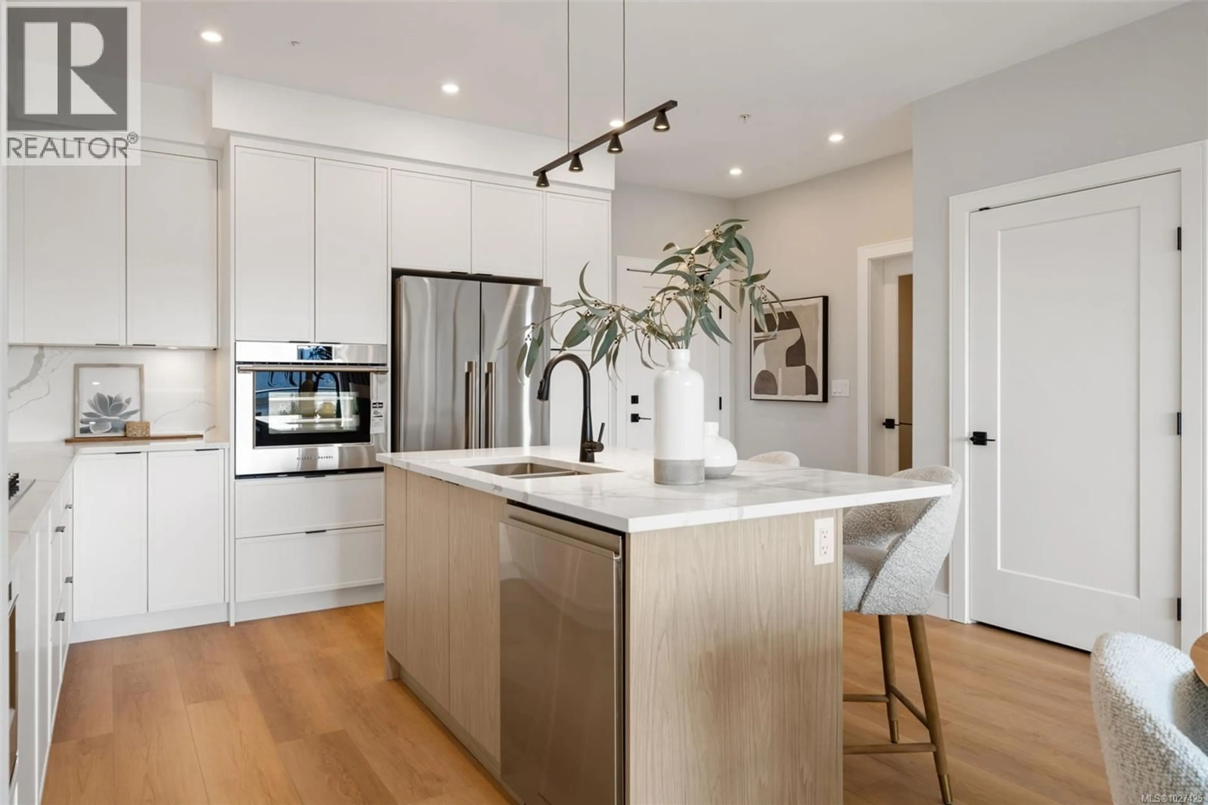 Contemporary kitchen, wood/laminate floor for 416 - 1810 SELENITE PLACE, Langford British Columbia V9B7E2