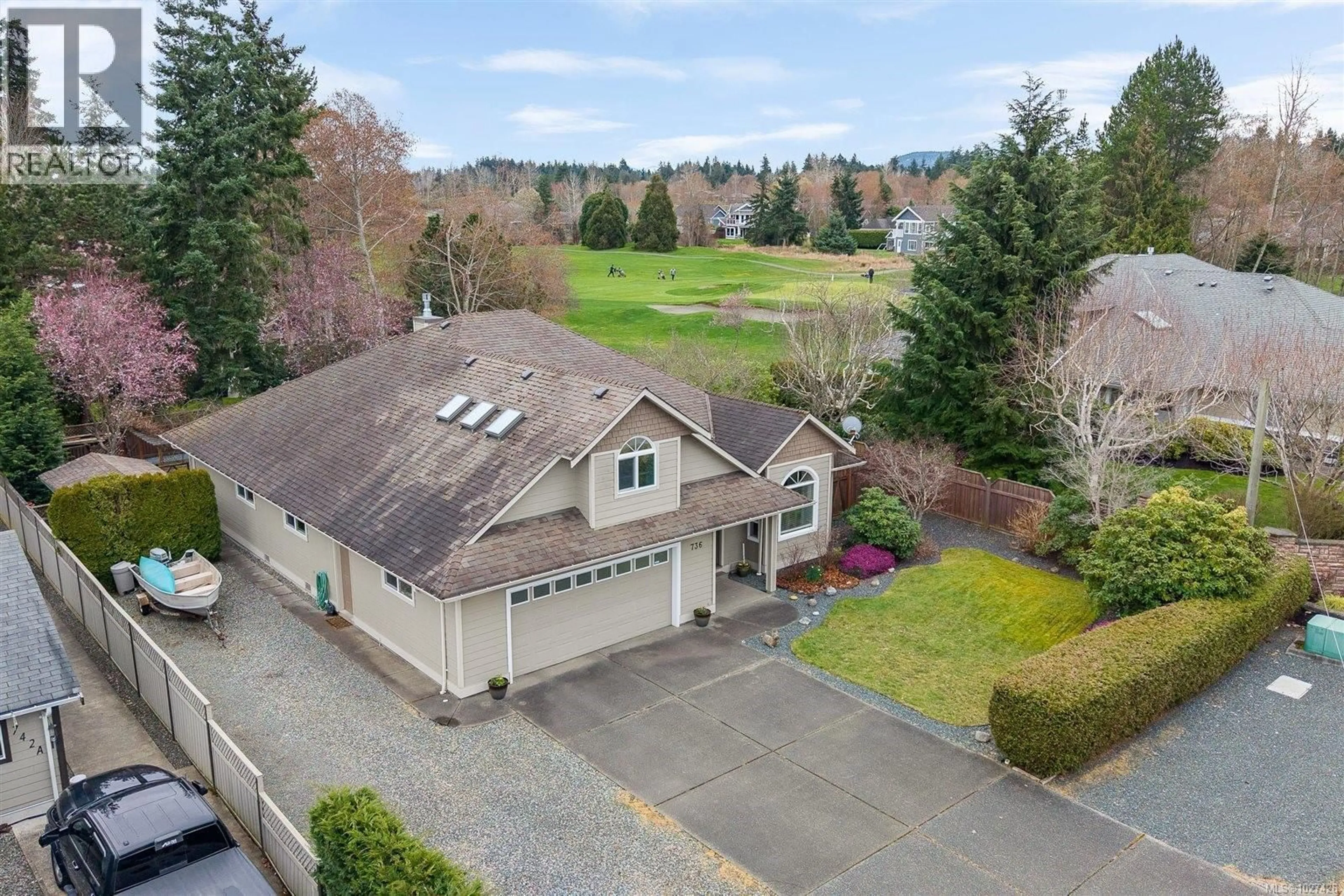 A pic from outside/outdoor area/front of a property/back of a property/a pic from drone, water/lake/river/ocean view for 736 BARCLAY CRESCENT, Parksville British Columbia V9P1Z3