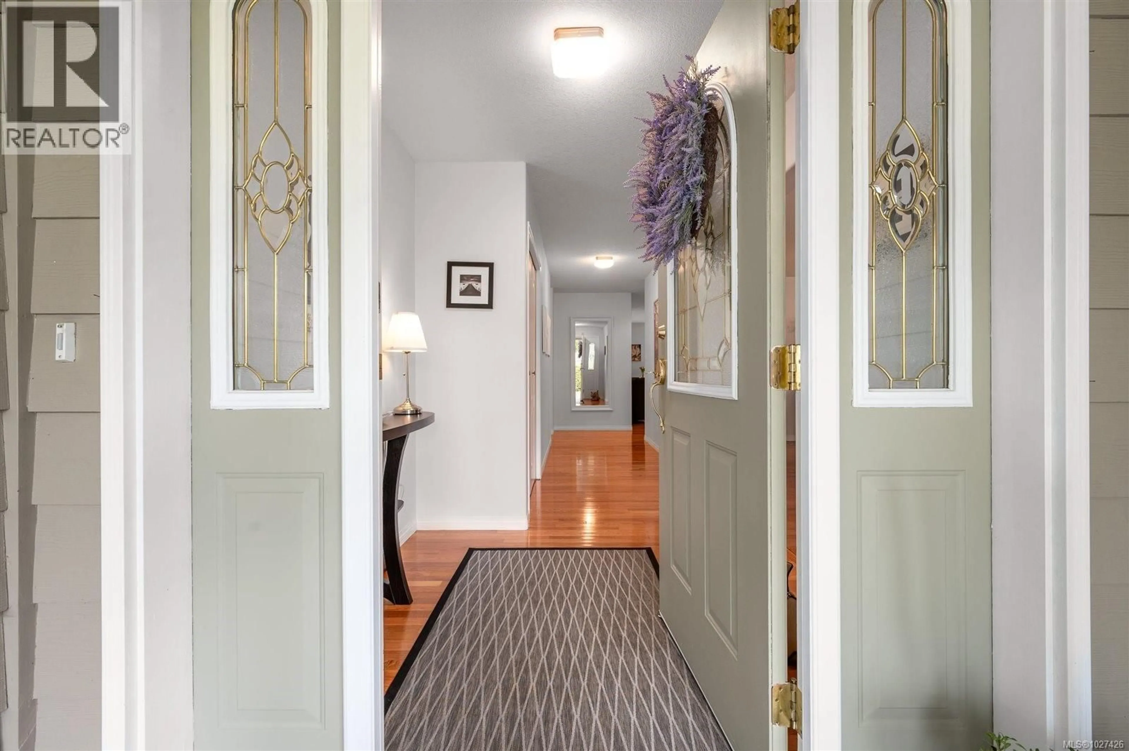 Indoor foyer for 736 BARCLAY CRESCENT, Parksville British Columbia V9P1Z3