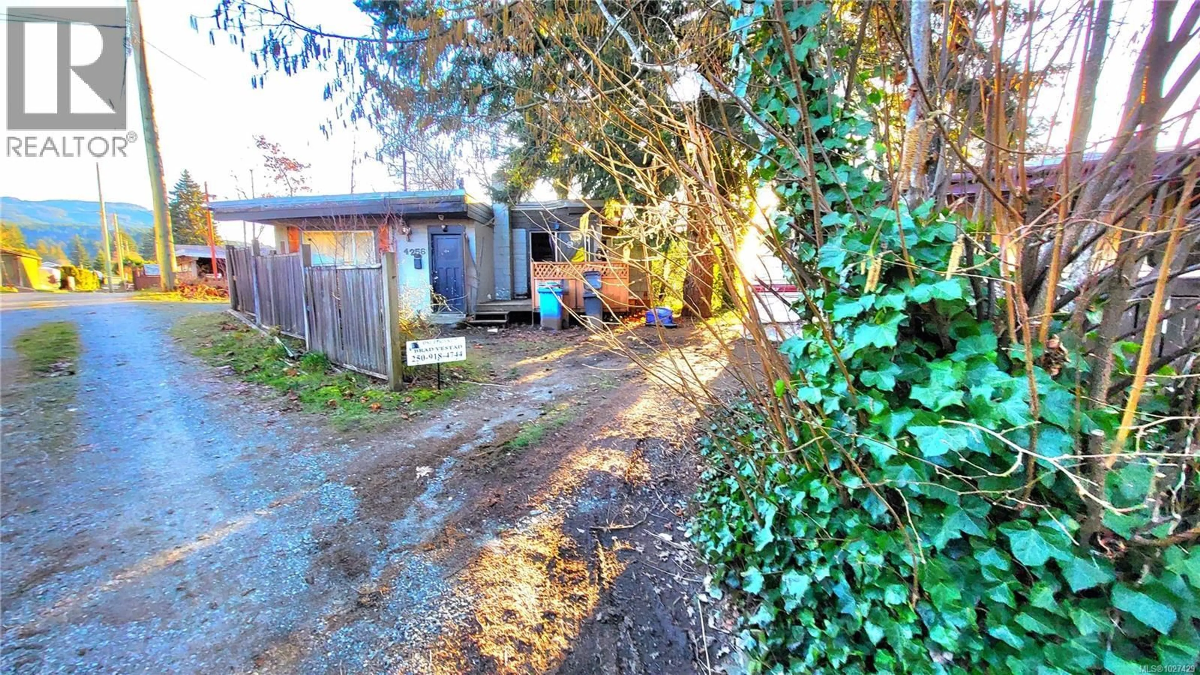 A pic from outside/outdoor area/front of a property/back of a property/a pic from drone, street for 4256 MELROSE STREET, Port Alberni British Columbia V9Y1L3