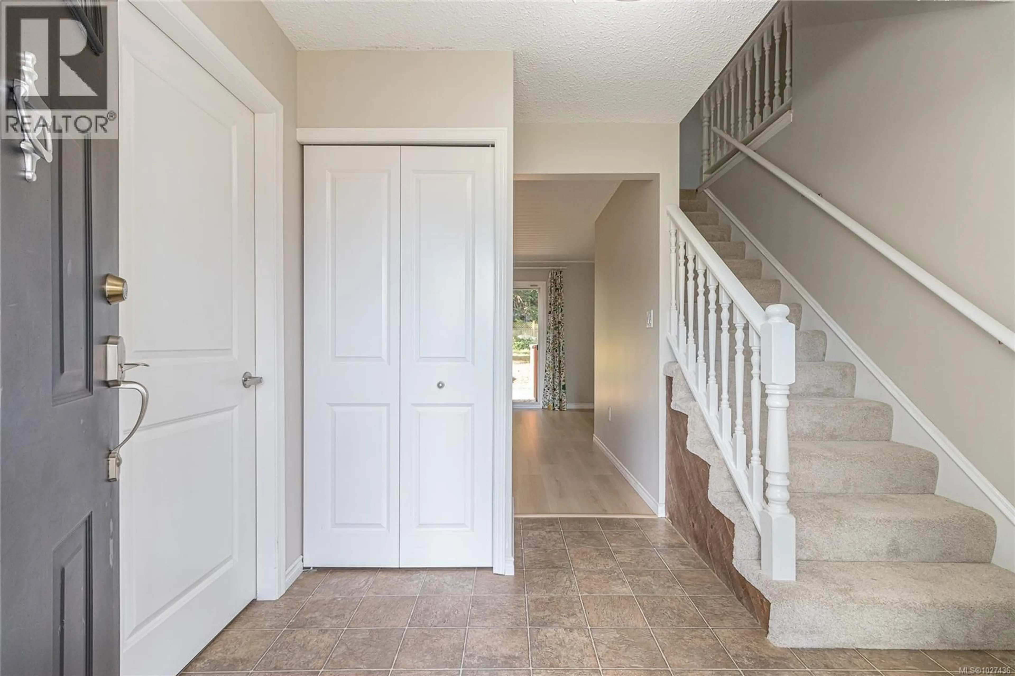 Indoor entryway for 5579 KENWILL DRIVE, Nanaimo British Columbia V9T5M5