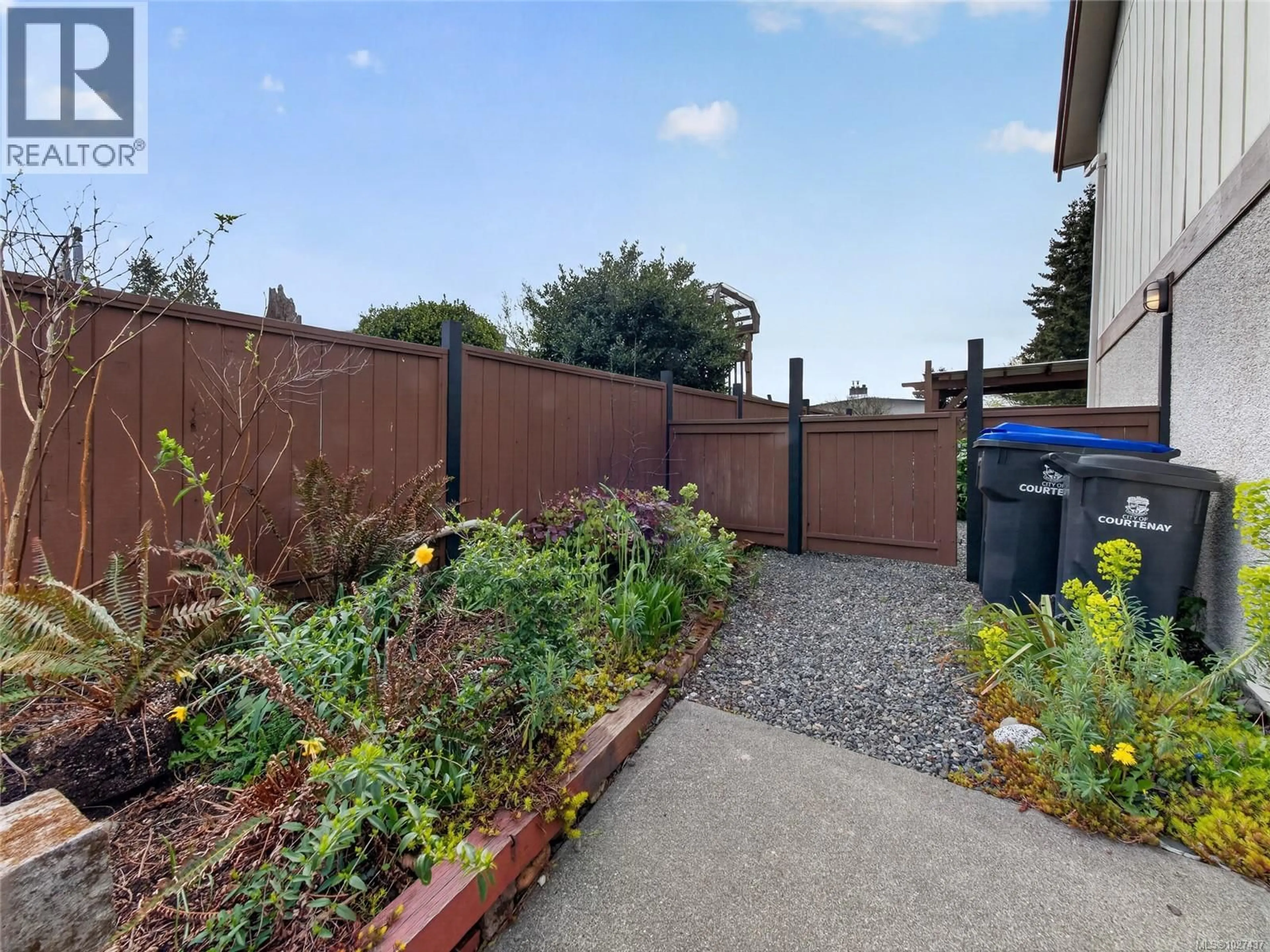 A pic from outside/outdoor area/front of a property/back of a property/a pic from drone, street for 1685 PIERCY AVENUE, Courtenay British Columbia V9N3G1