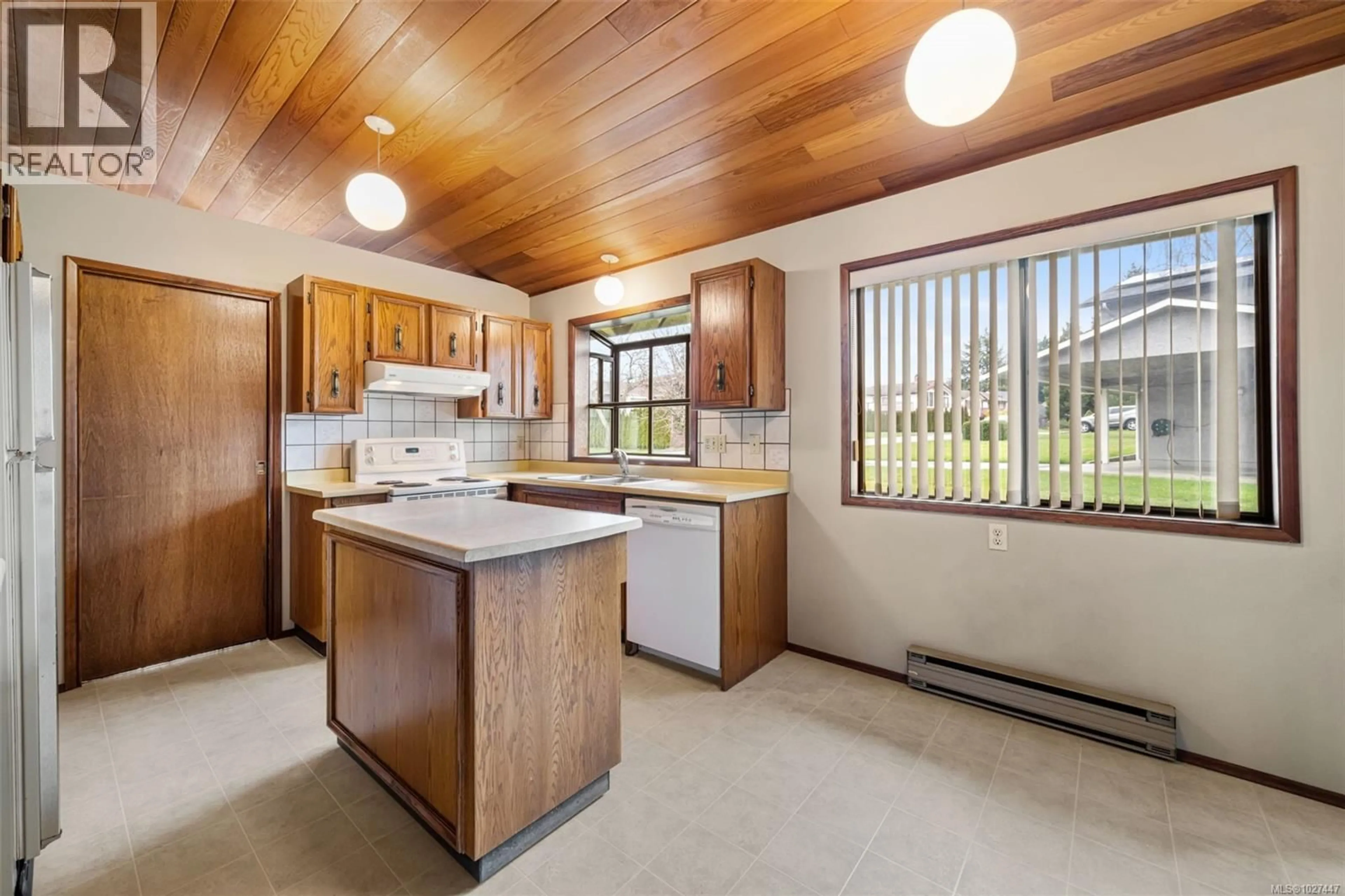 Standard kitchen, unknown for 4219 KEEWATIN PLACE, Saanich British Columbia V8X4L1