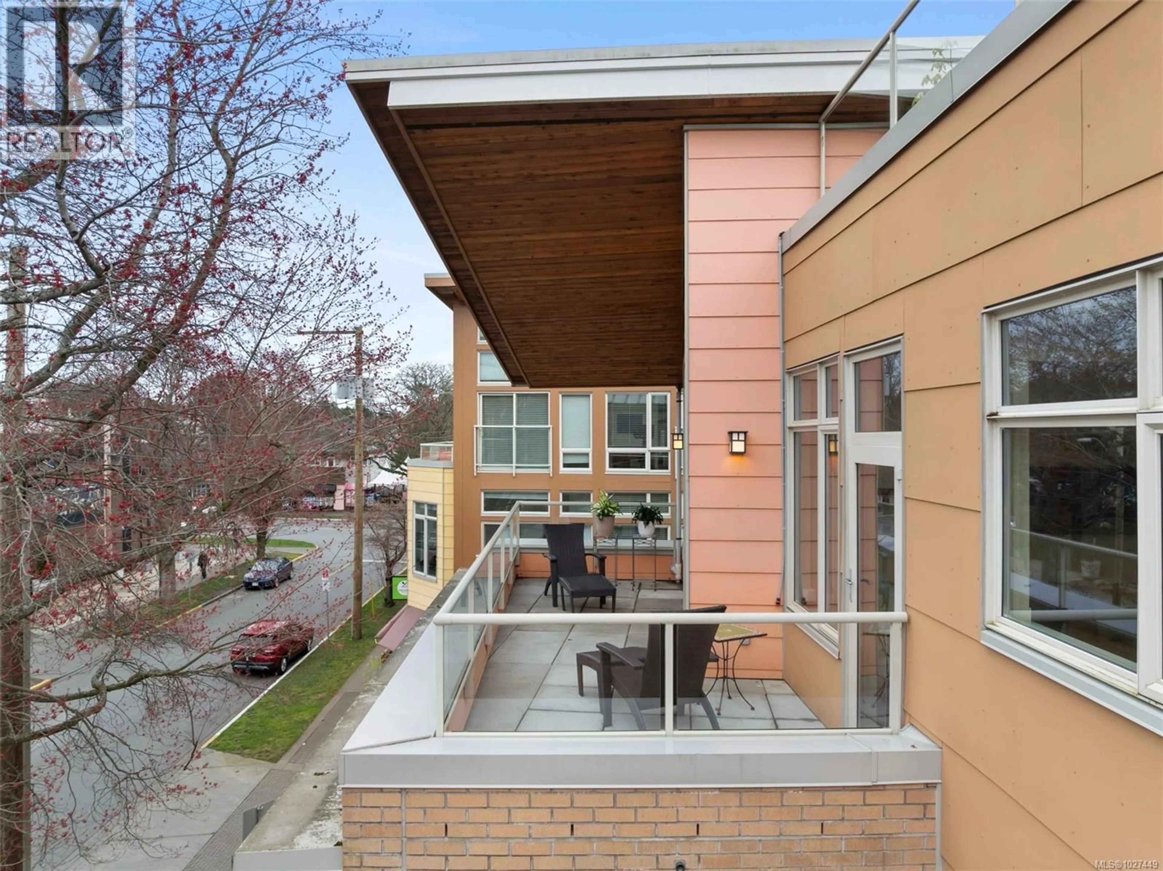 Home with brick exterior material, street for 304 - 1035 SUTLEJ STREET, Victoria British Columbia V8V2V9