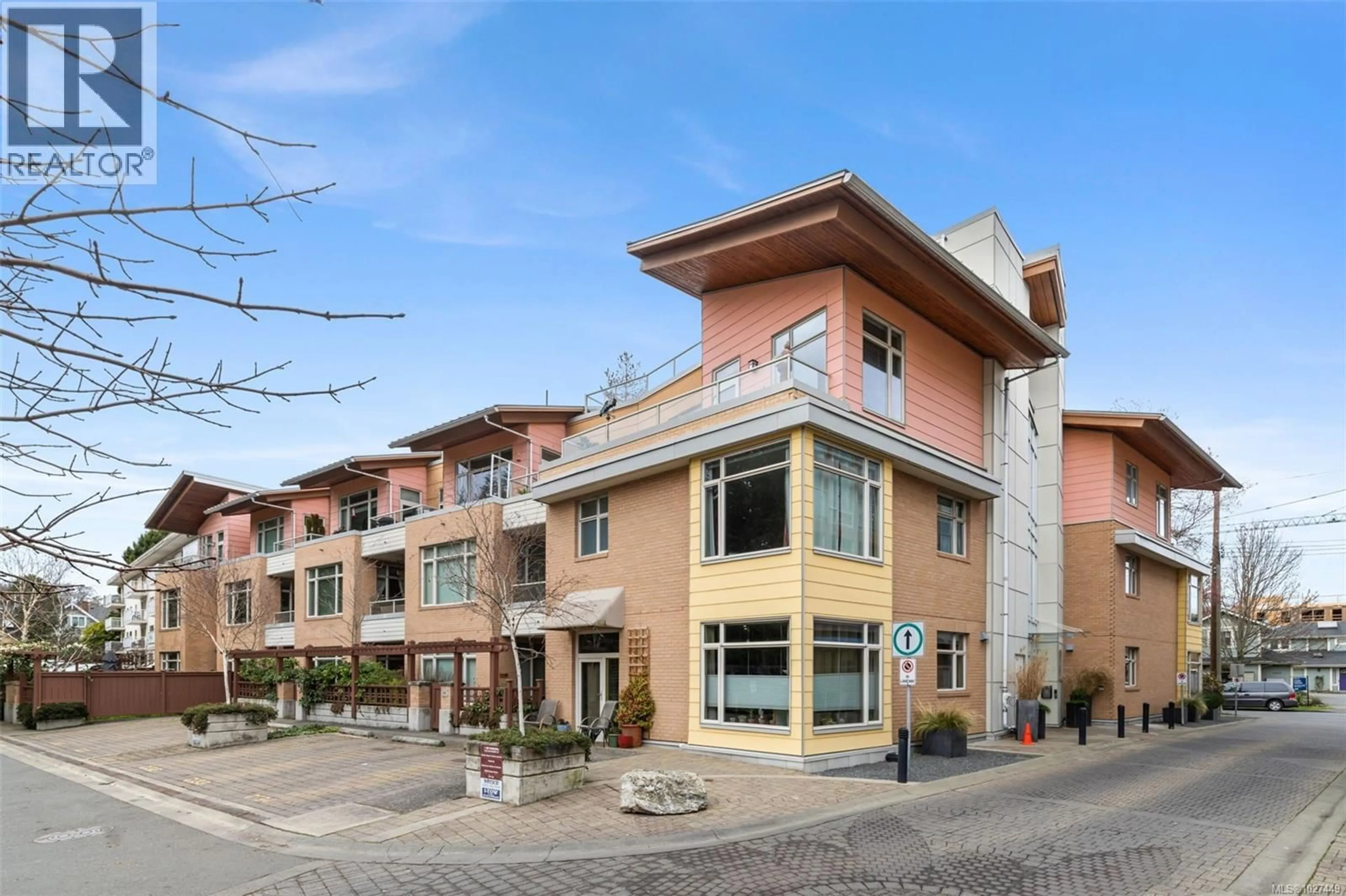 Patio, street for 304 - 1035 SUTLEJ STREET, Victoria British Columbia V8V2V9