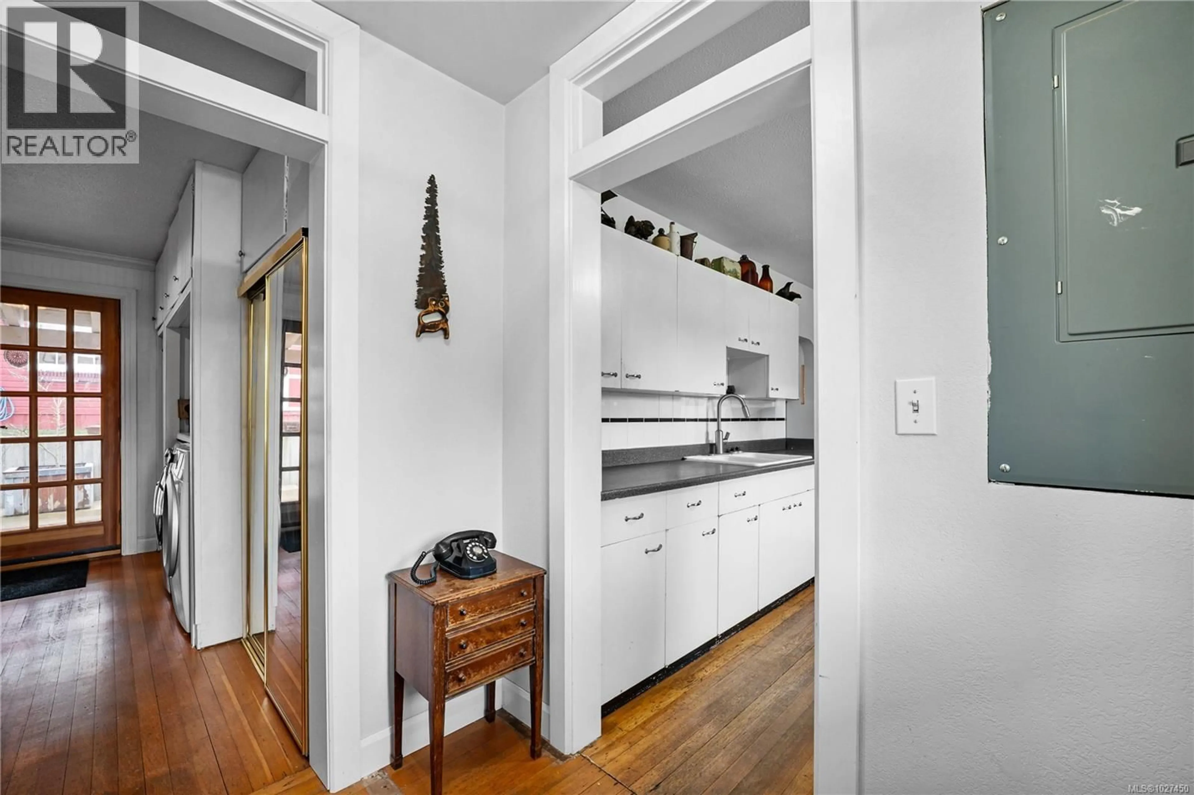 Standard kitchen, unknown for 10934 CHEMAINUS ROAD, Saltair British Columbia V9G1Z4