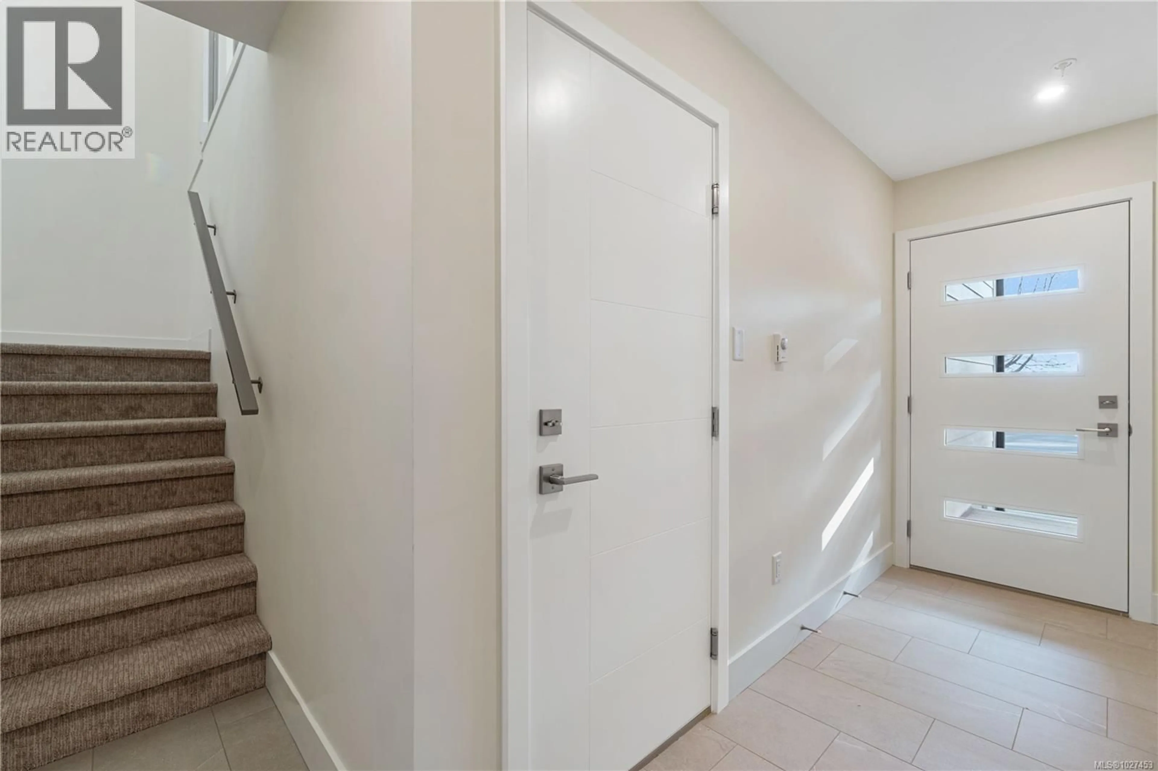 Indoor entryway for 1519 MARBAN ROAD, Nanaimo British Columbia V9X1A1