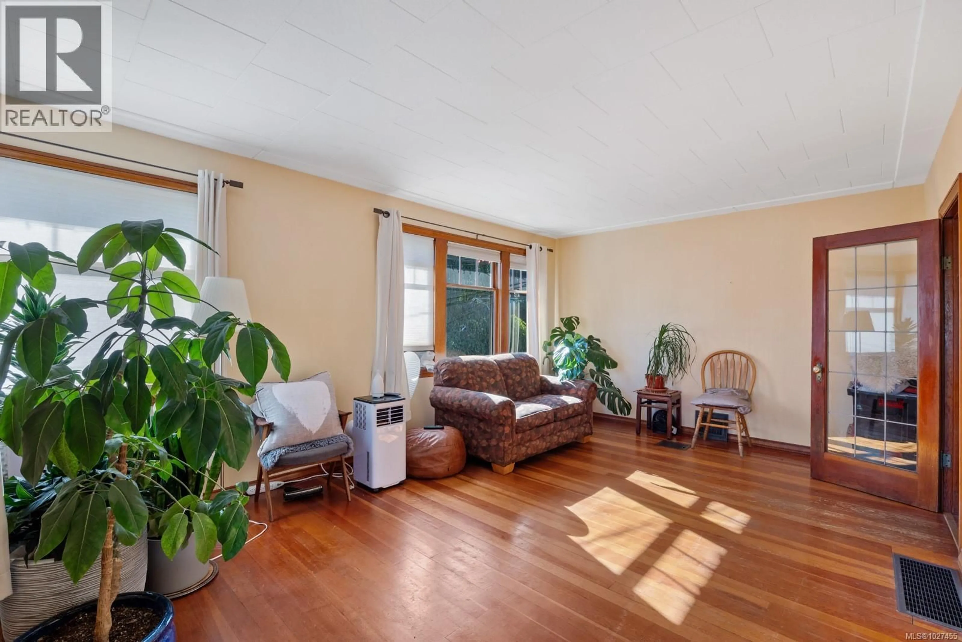 Living room with furniture, wood/laminate floor for 2725 DERWENT AVENUE, Cumberland British Columbia V0R1S0