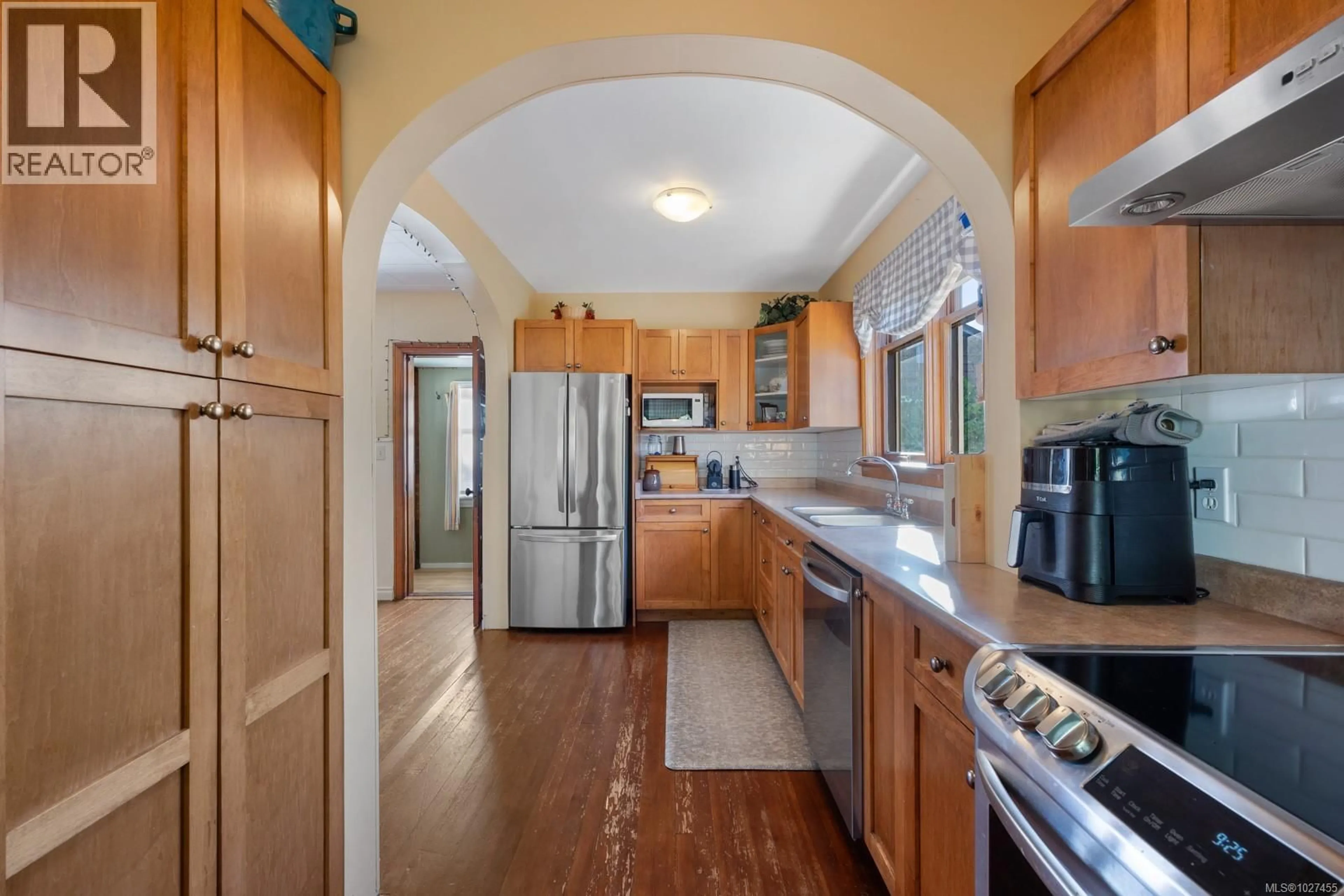 Open concept kitchen, unknown for 2725 DERWENT AVENUE, Cumberland British Columbia V0R1S0