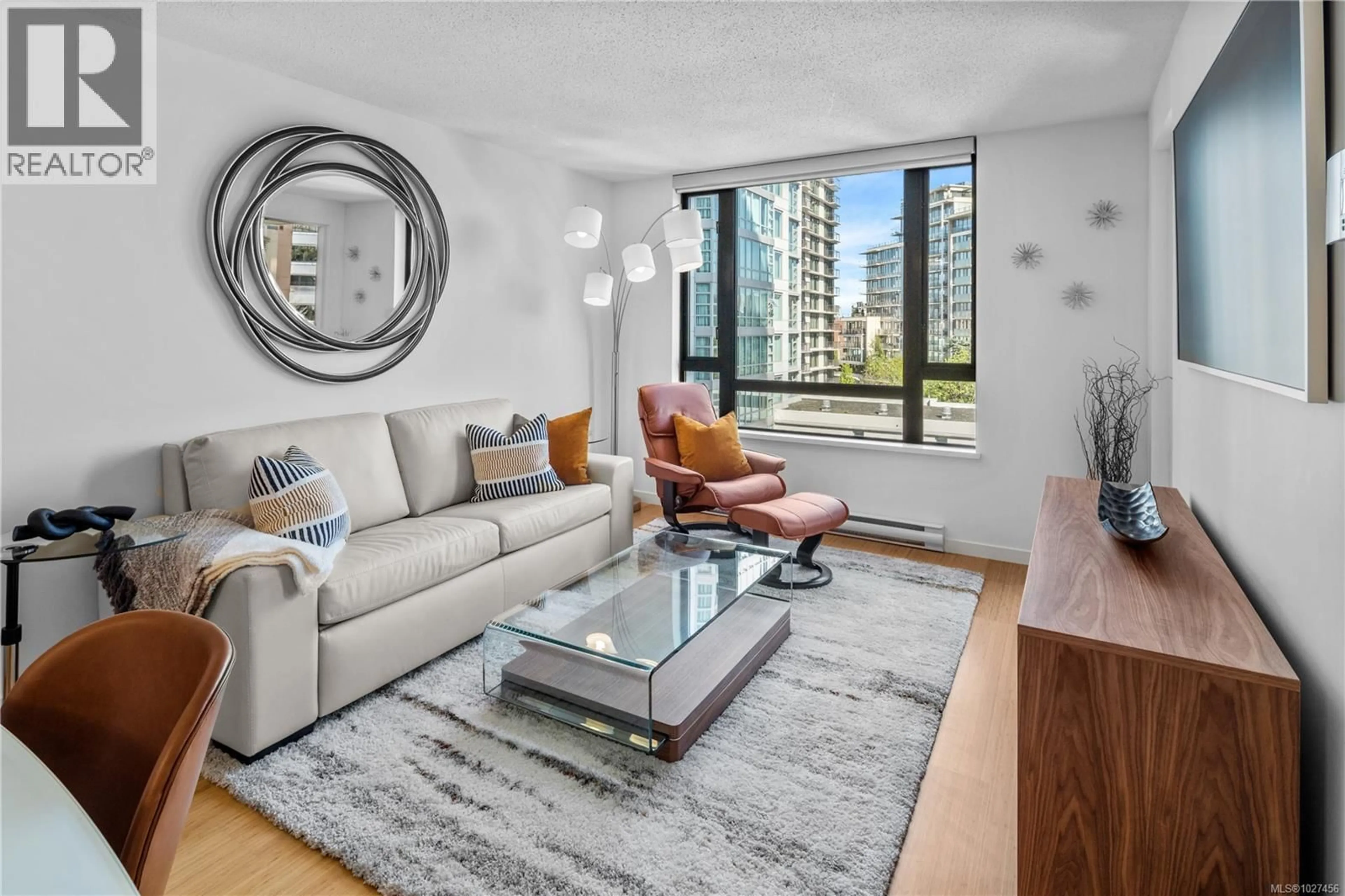 Living room with furniture, unknown for 501 - 751 FAIRFIELD ROAD, Victoria British Columbia V8V3A3