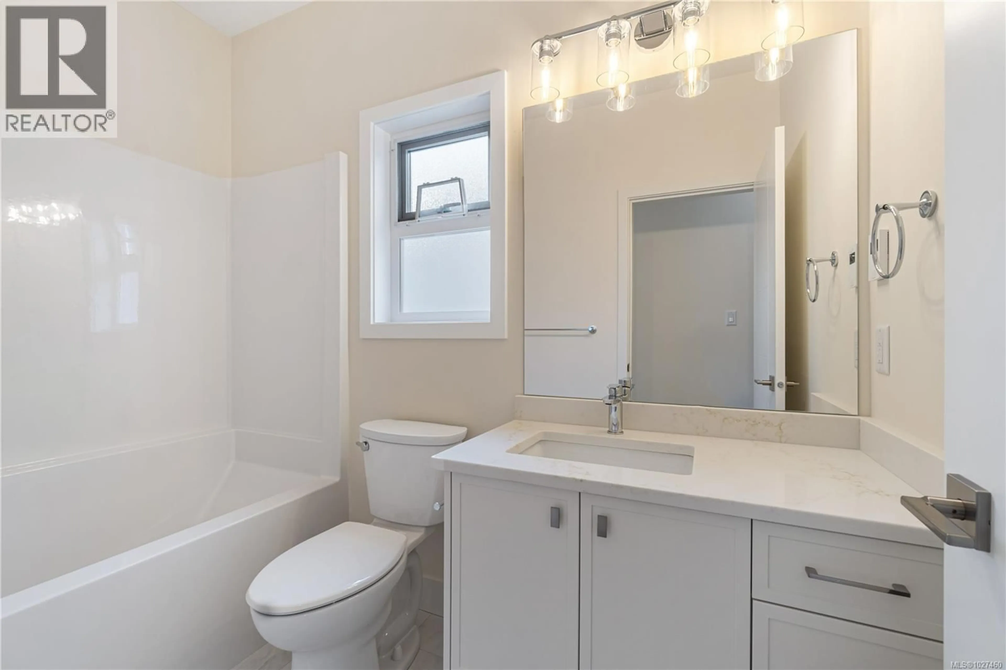 Standard bathroom, ceramic/tile floor for 1521 MARBAN ROAD, Nanaimo British Columbia V9X1A1