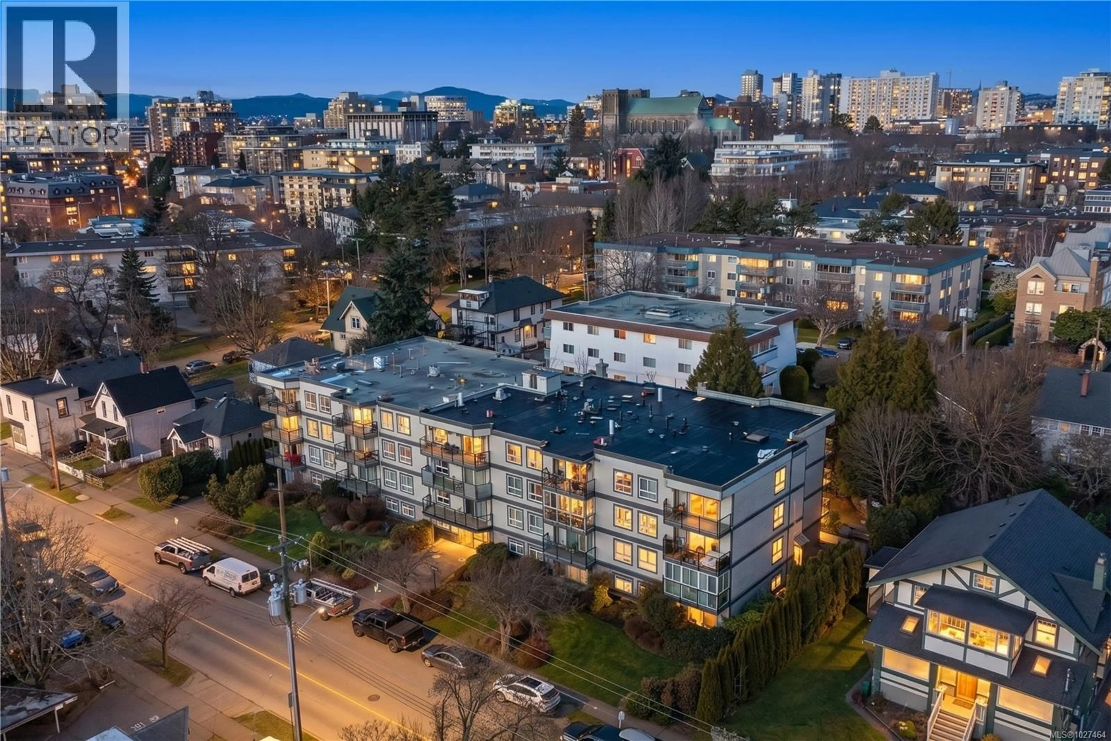 A pic from outside/outdoor area/front of a property/back of a property/a pic from drone, city buildings view from balcony for 301 - 1024 FAIRFIELD ROAD, Victoria British Columbia V8V3A7