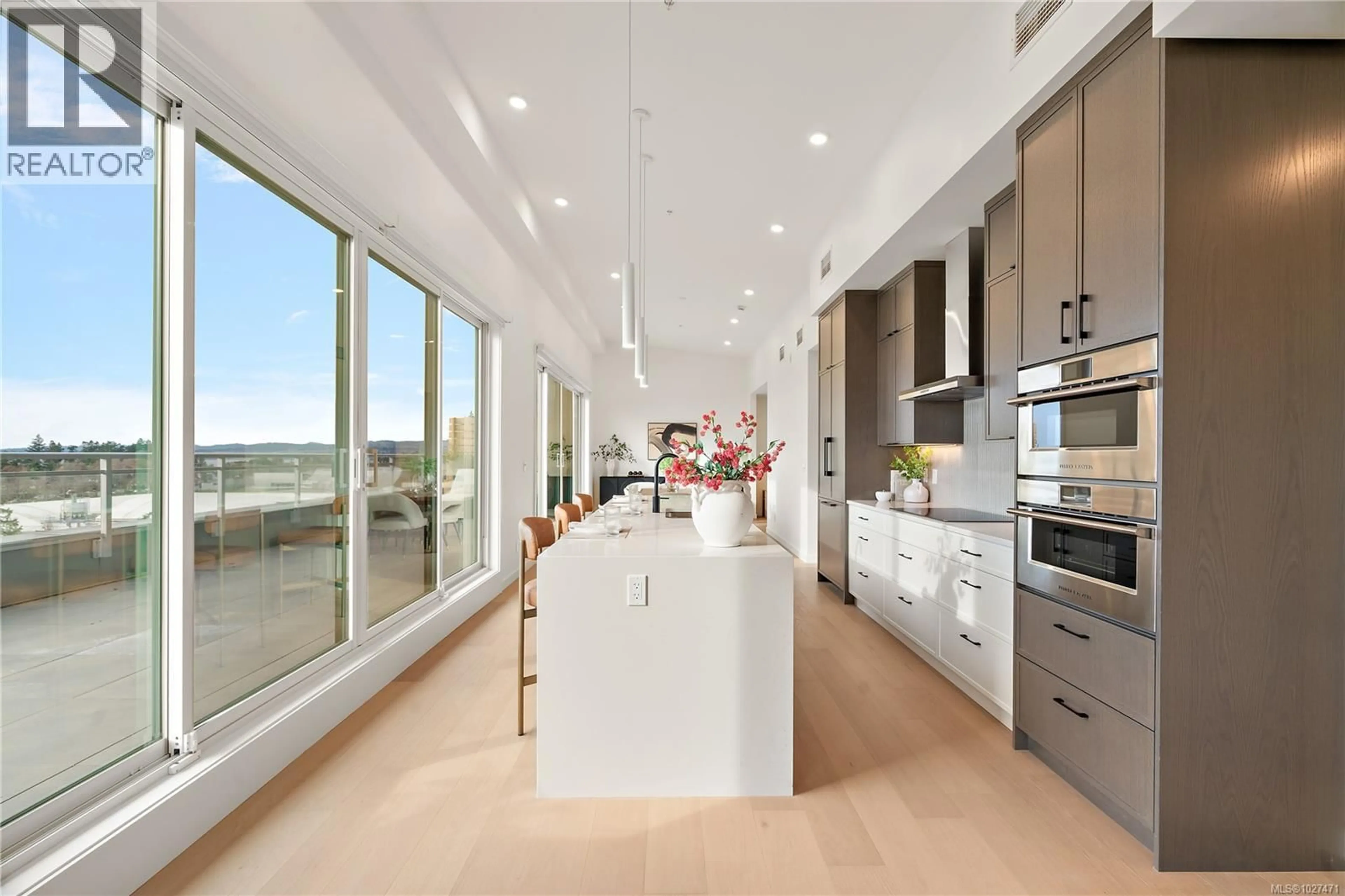 Contemporary kitchen, unknown for 502 - 1102 ESQUIMALT ROAD, Esquimalt British Columbia V9A0L3