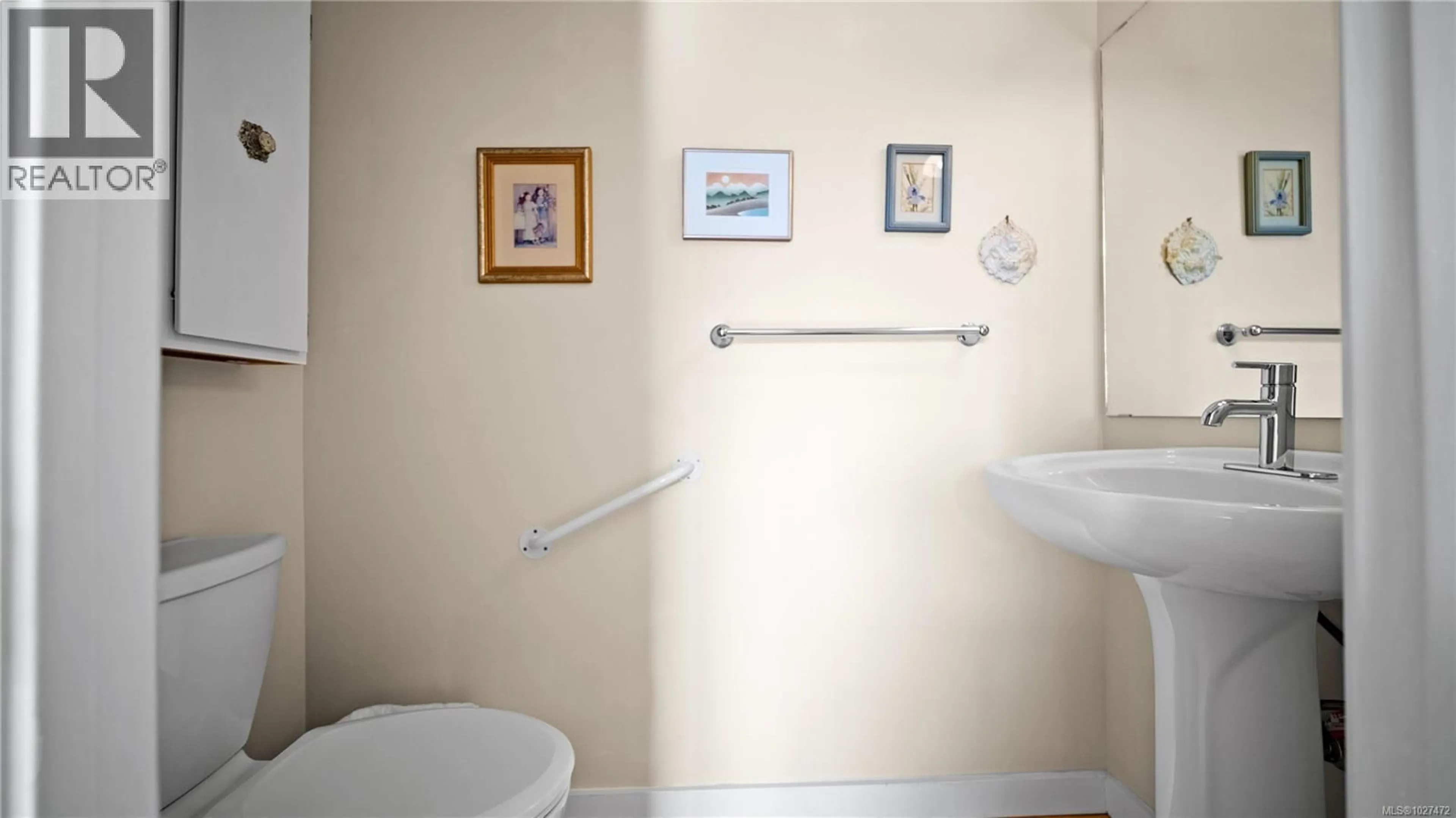 Standard bathroom, unknown for 405 - 415 LINDEN AVENUE, Victoria British Columbia V8V4G2