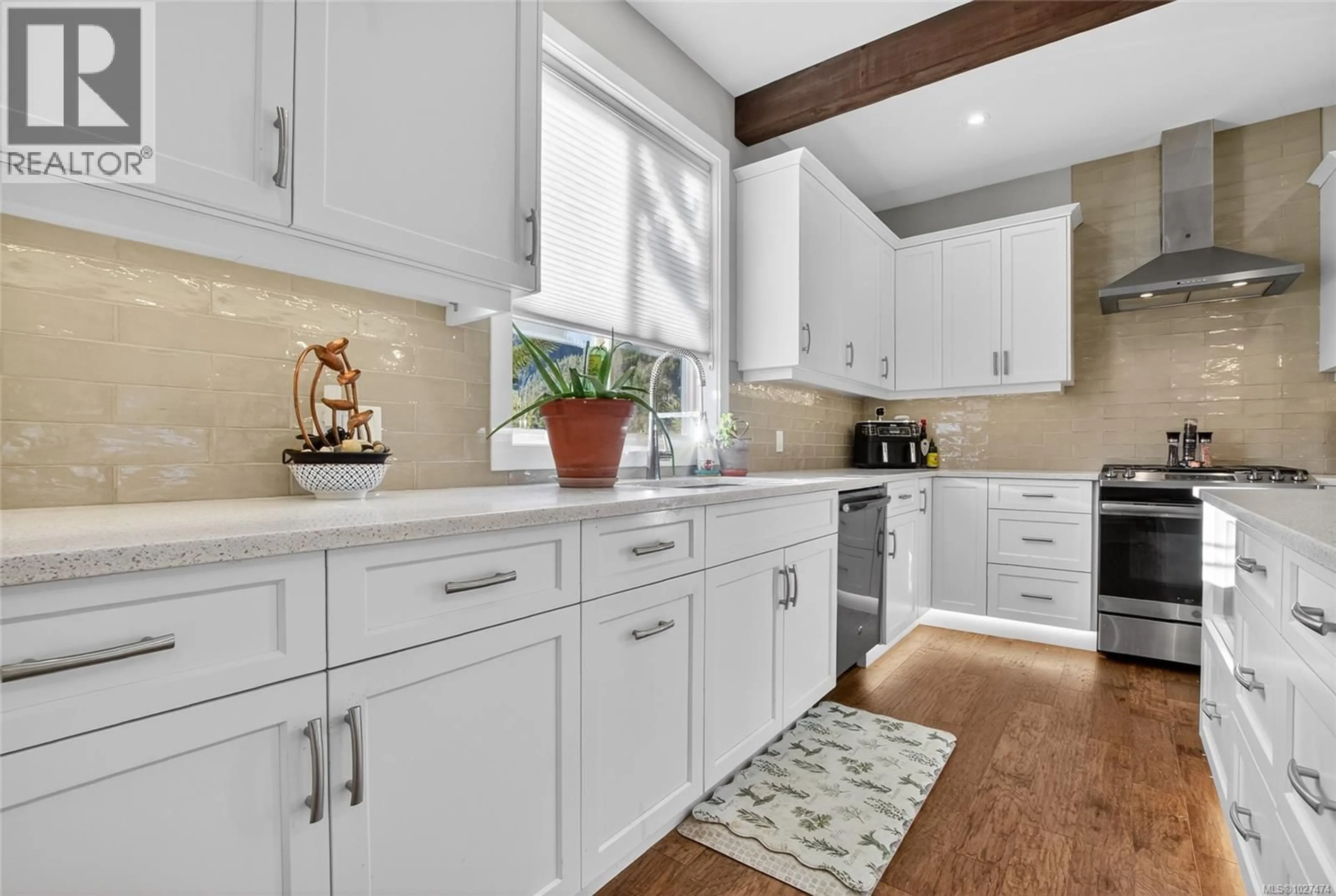 Open concept kitchen, ceramic/tile floor for 7284 LAKEFRONT DRIVE, Lake Cowichan British Columbia V0R2G1