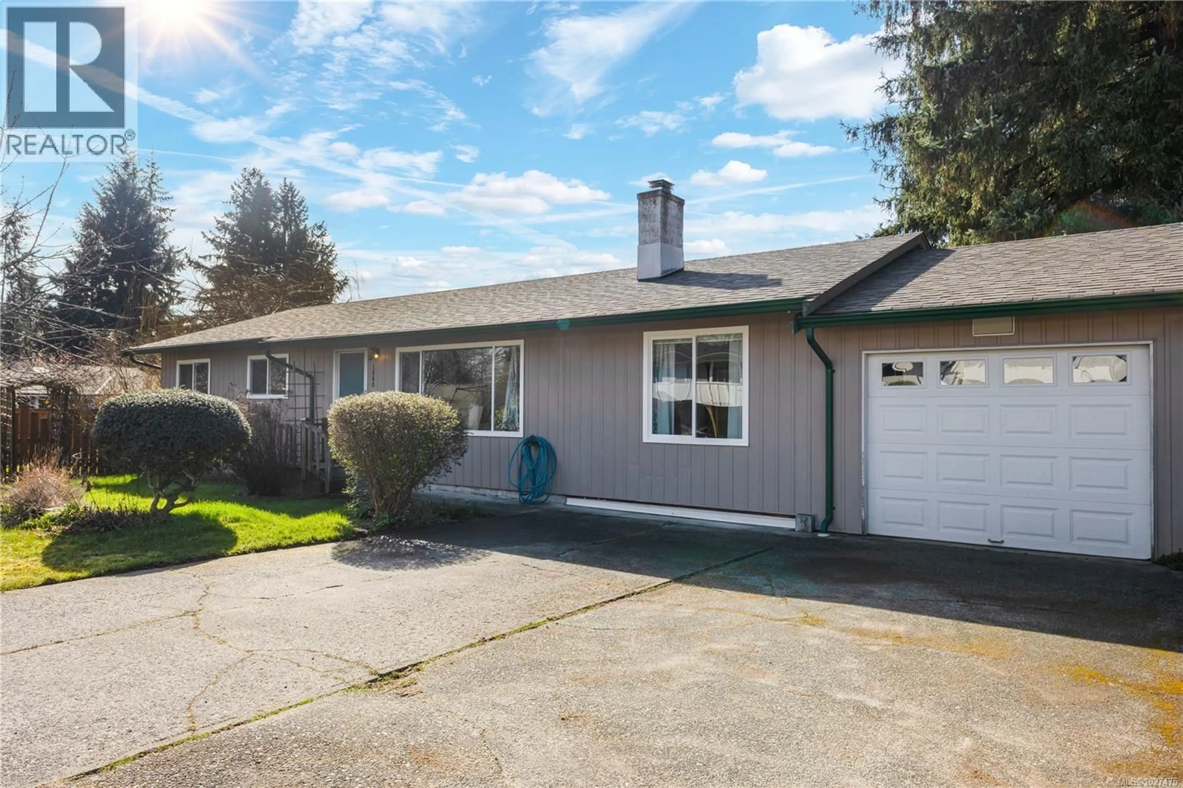 Home with vinyl exterior material, street for 1860 CRANBERRY CIRCLE, Campbell River British Columbia V9W5P9