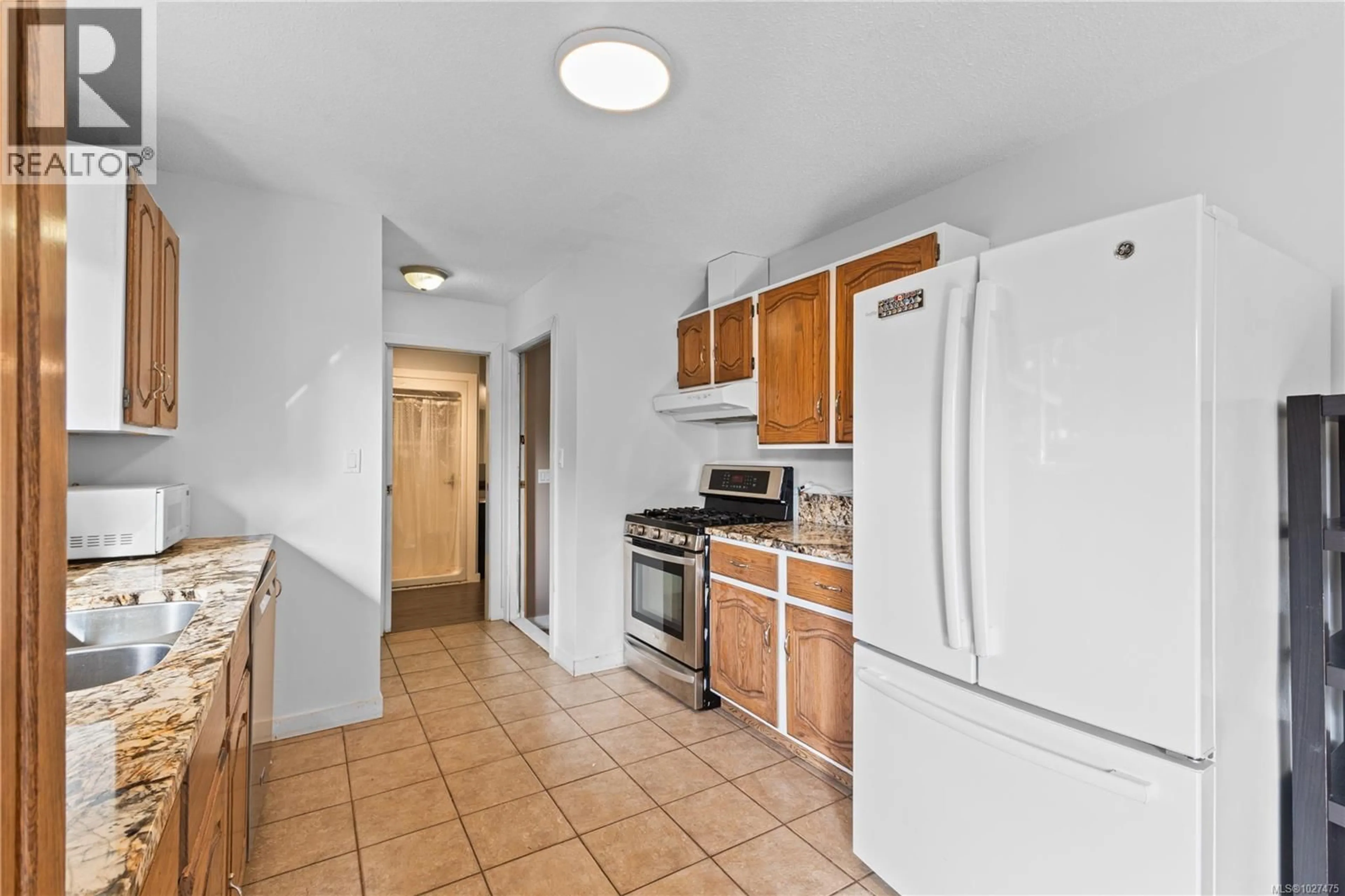Standard kitchen, ceramic/tile floor for 1860 CRANBERRY CIRCLE, Campbell River British Columbia V9W5P9
