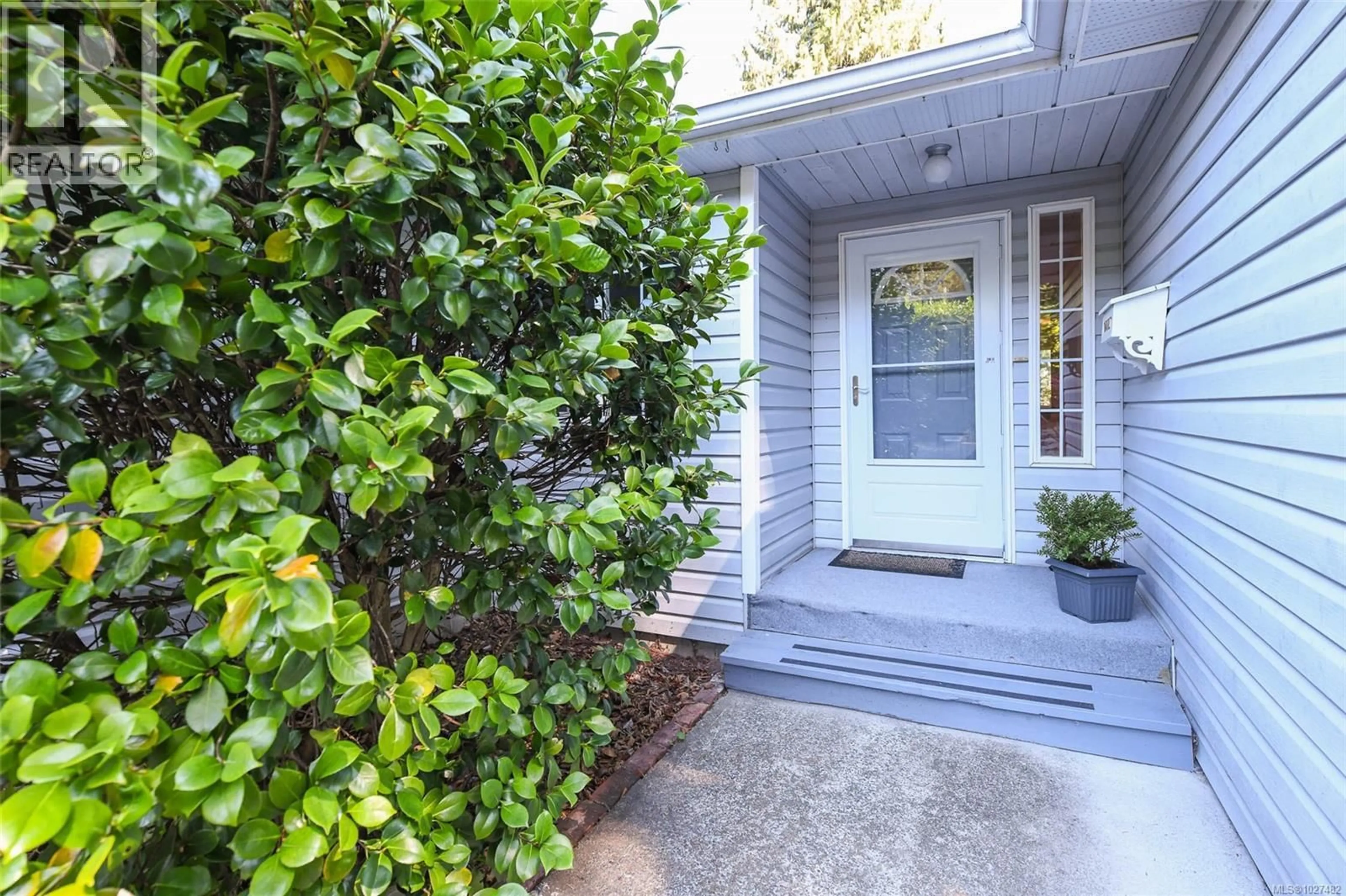 Indoor entryway for 7730 VIVIAN WAY, Fanny Bay British Columbia V0R2W0