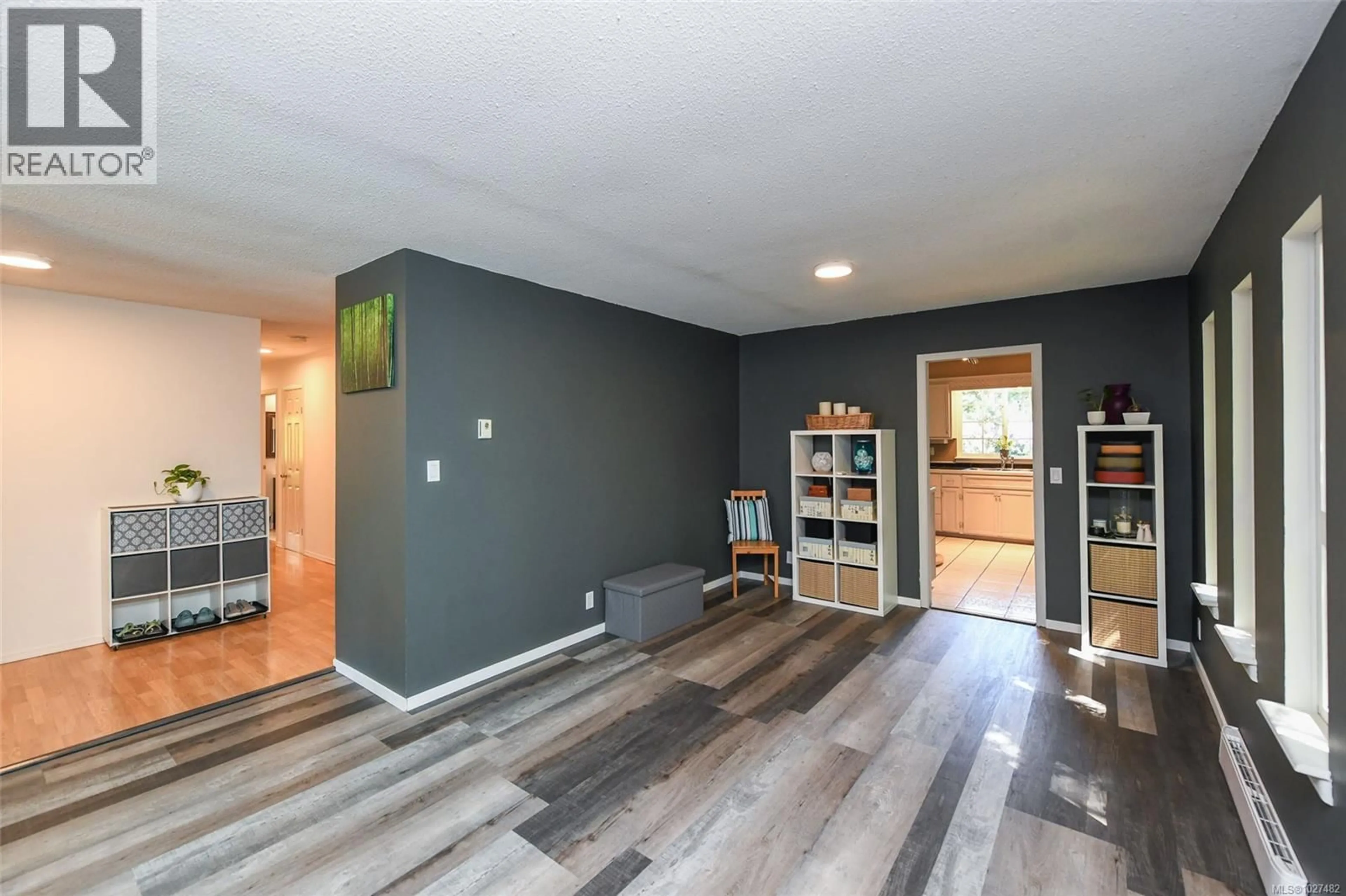 Indoor entryway for 7730 VIVIAN WAY, Fanny Bay British Columbia V0R2W0