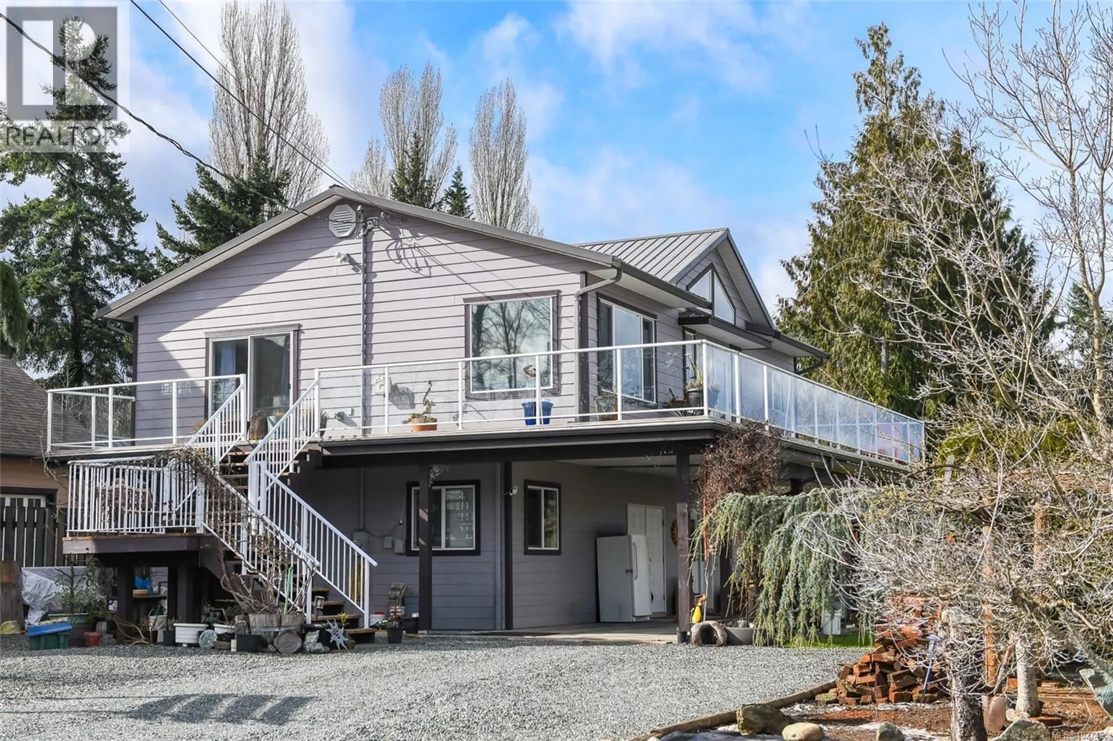 Home with vinyl exterior material, street for 3916 RONALD AVENUE, Royston British Columbia V0R2V0