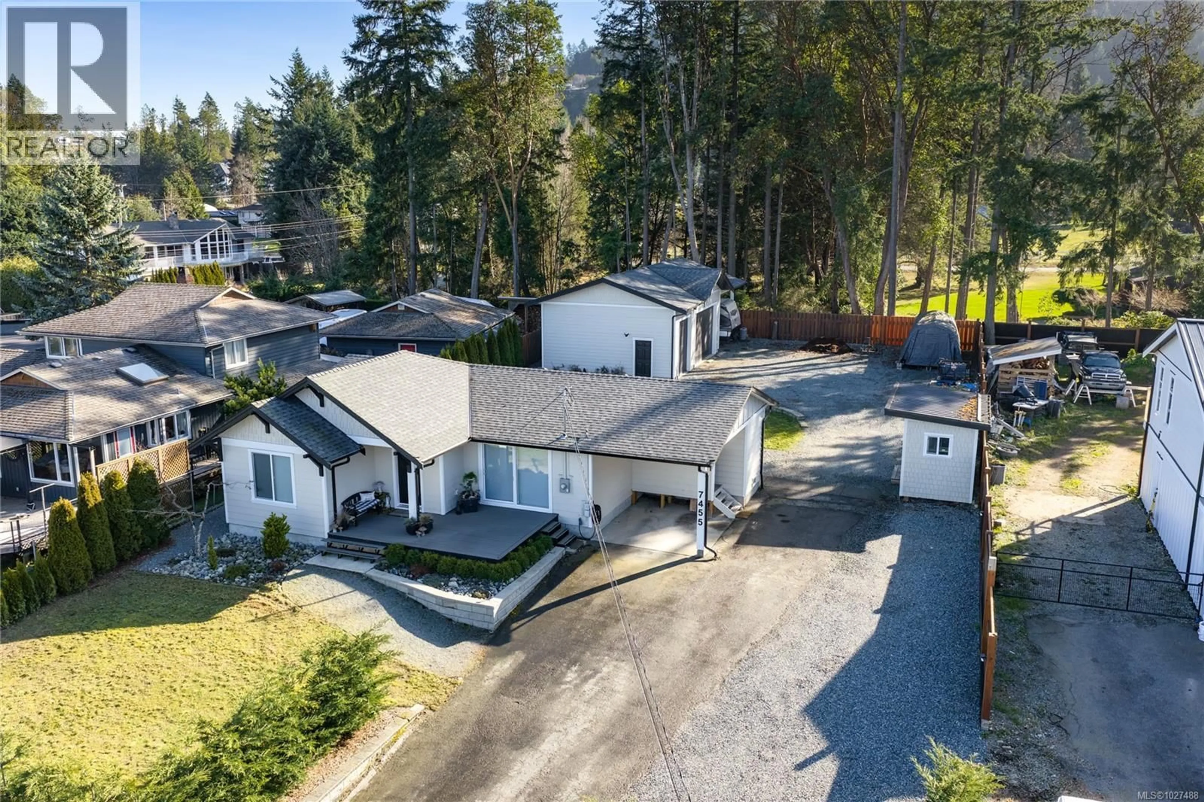 A pic from outside/outdoor area/front of a property/back of a property/a pic from drone, street for 7455 CLARK CRESCENT, Lantzville British Columbia V0R2H0