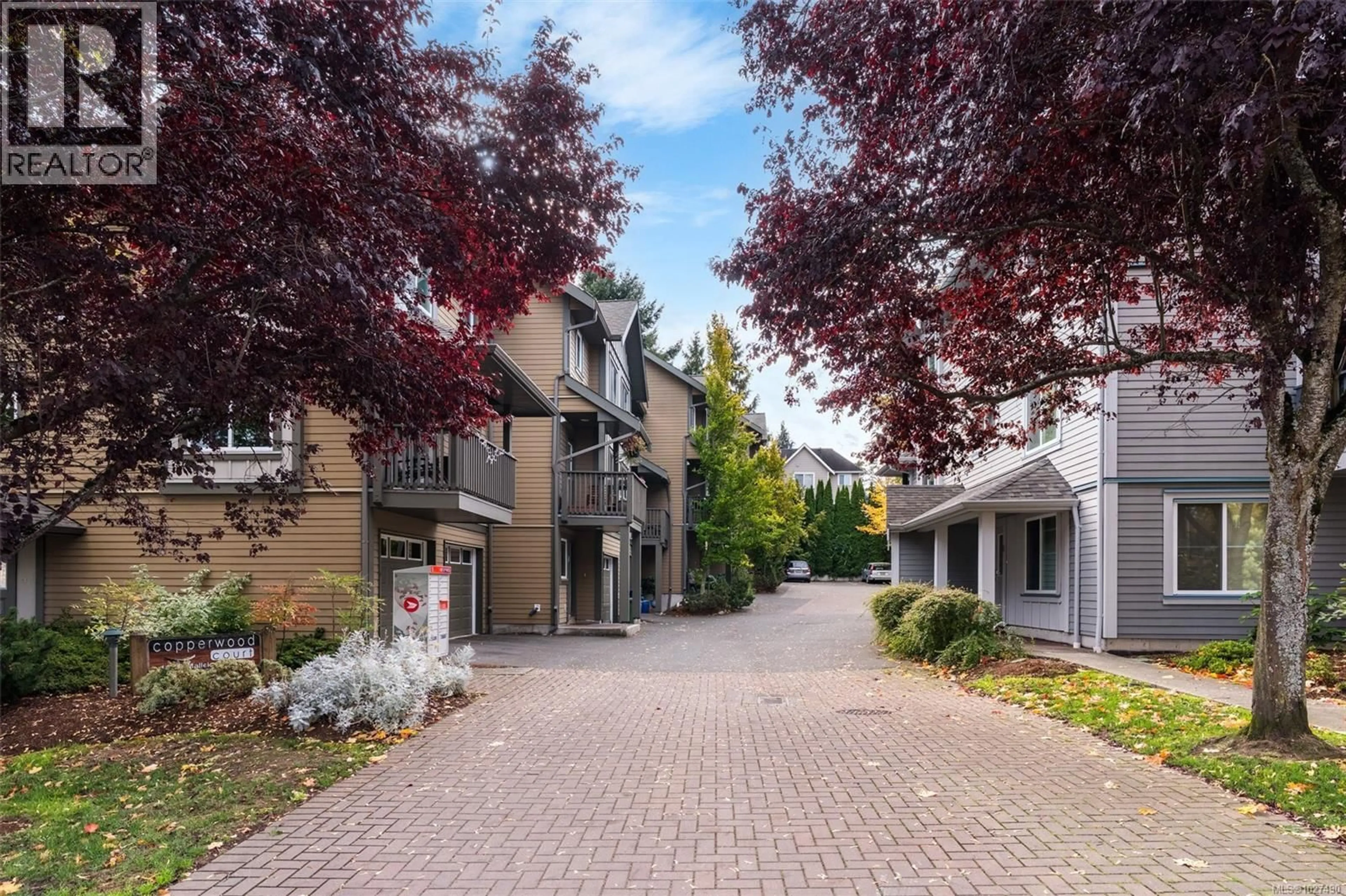 Patio, street for 3 - 1405 MALLEK CRESCENT, Victoria British Columbia V8T0A3