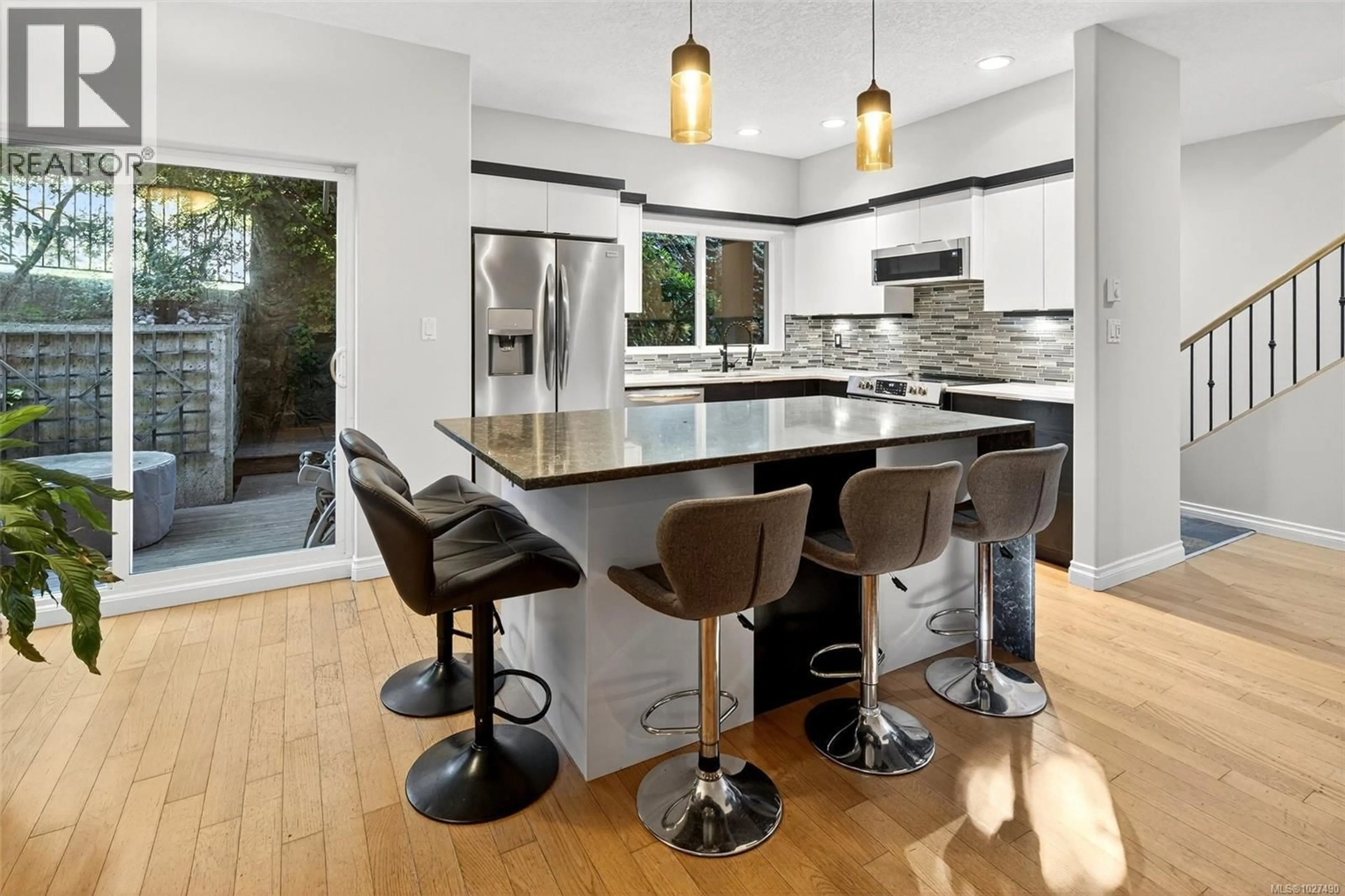 Contemporary kitchen, unknown for 3 - 1405 MALLEK CRESCENT, Victoria British Columbia V8T0A3