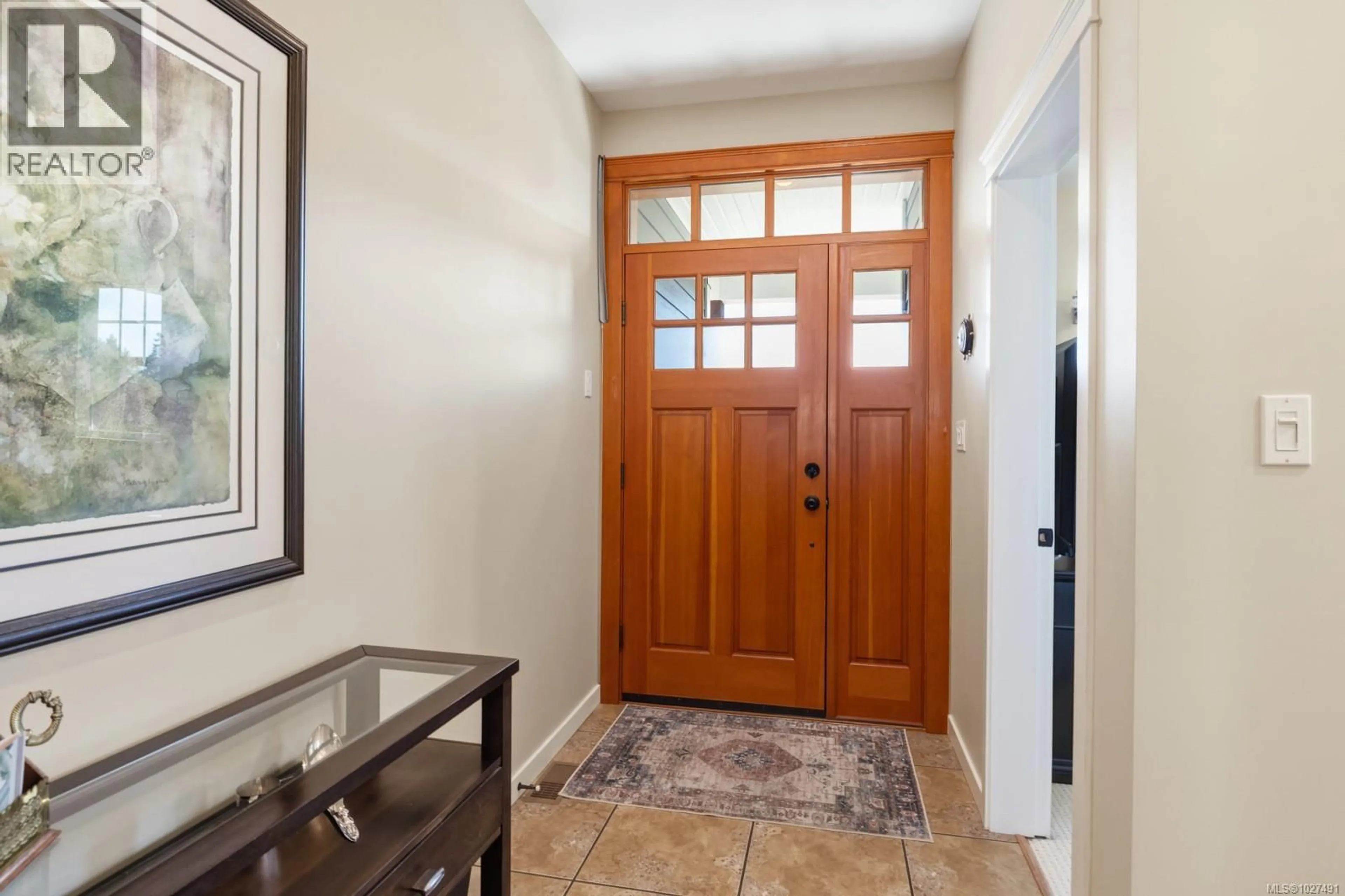 Indoor entryway for 2567 MCCLAREN ROAD, Mill Bay British Columbia V0R2P1