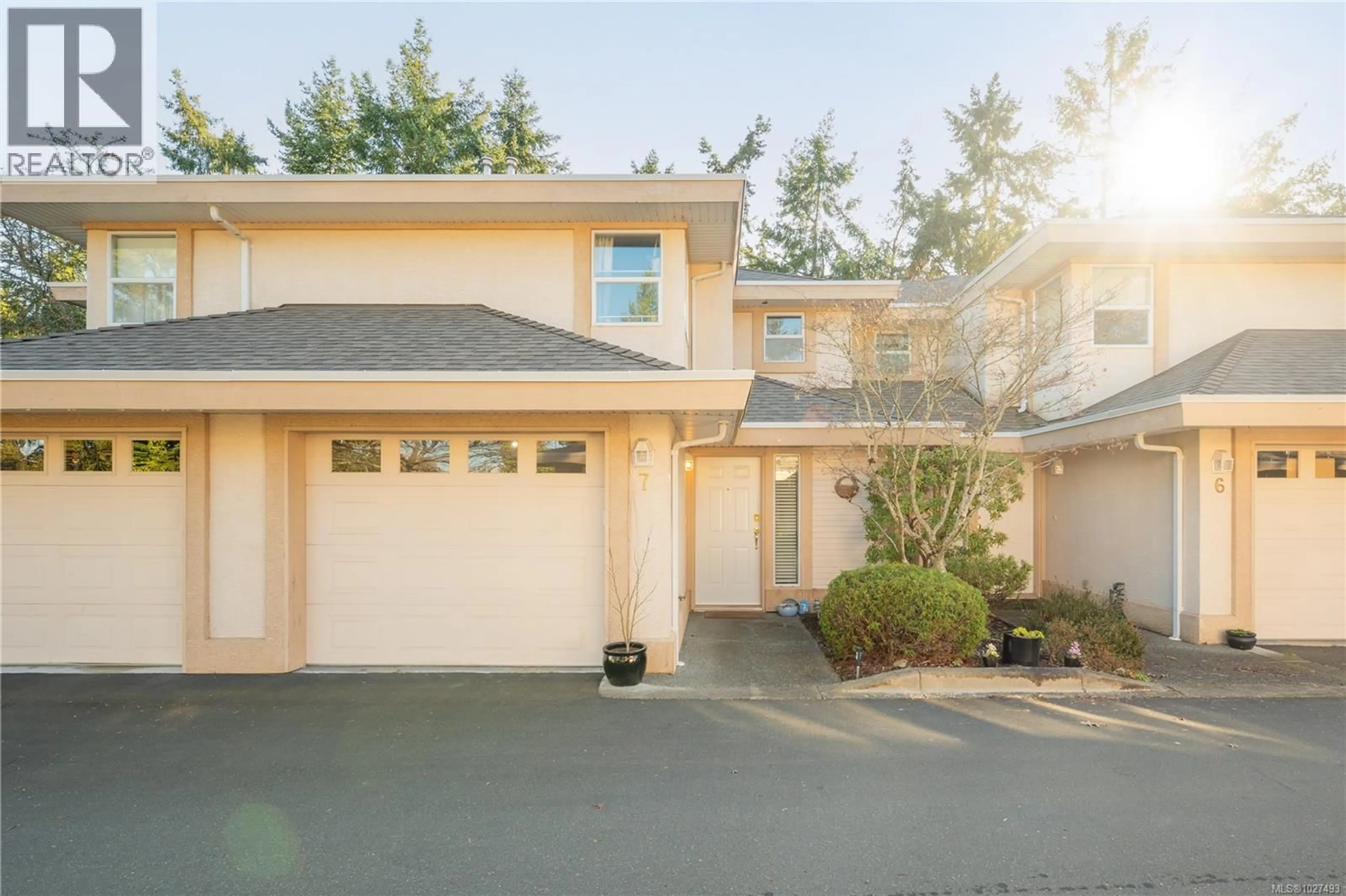 Home with vinyl exterior material, street for 7 - 290 CORFIELD STREET, Parksville British Columbia V9P2G5