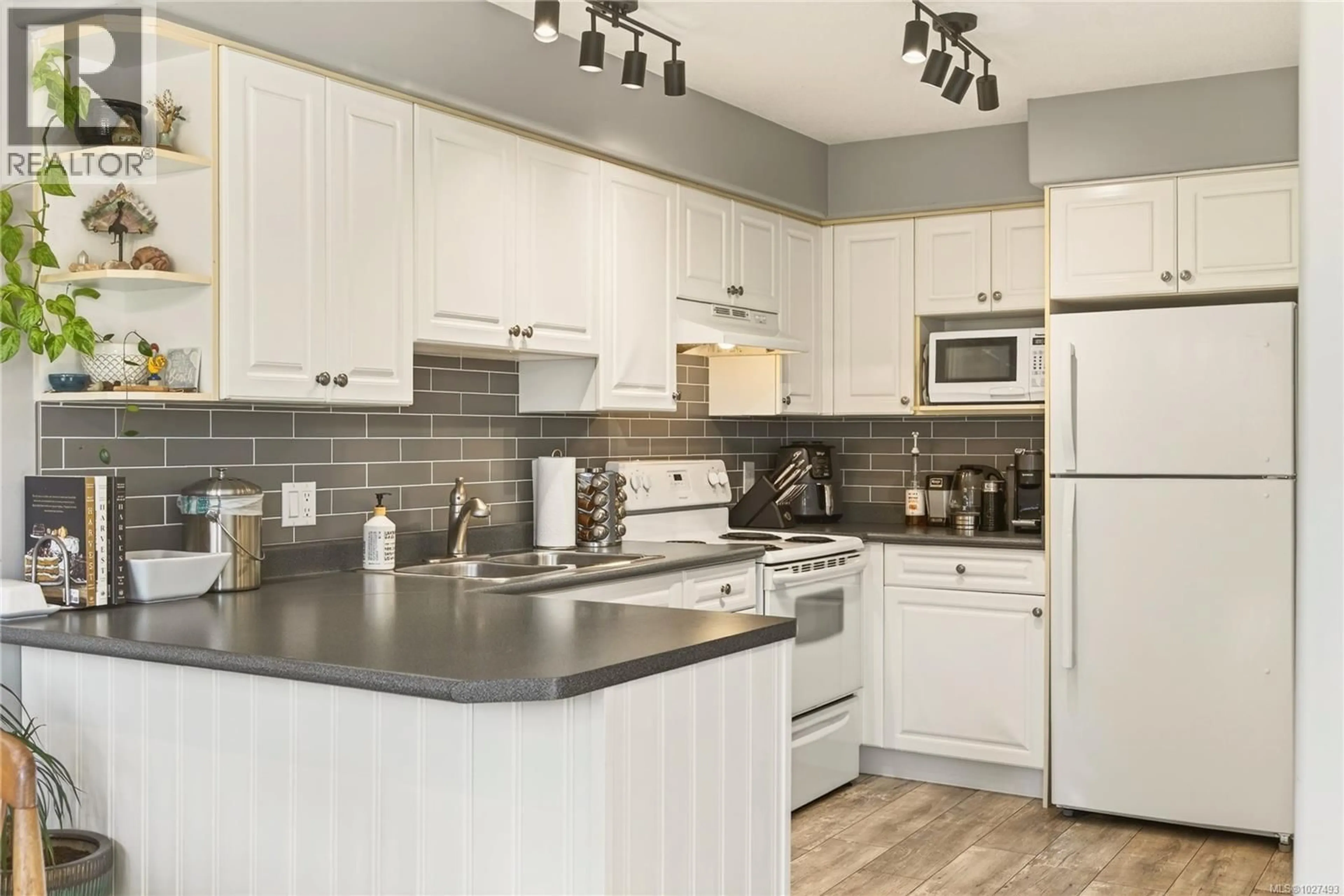 Standard kitchen, unknown for 7 - 290 CORFIELD STREET, Parksville British Columbia V9P2G5