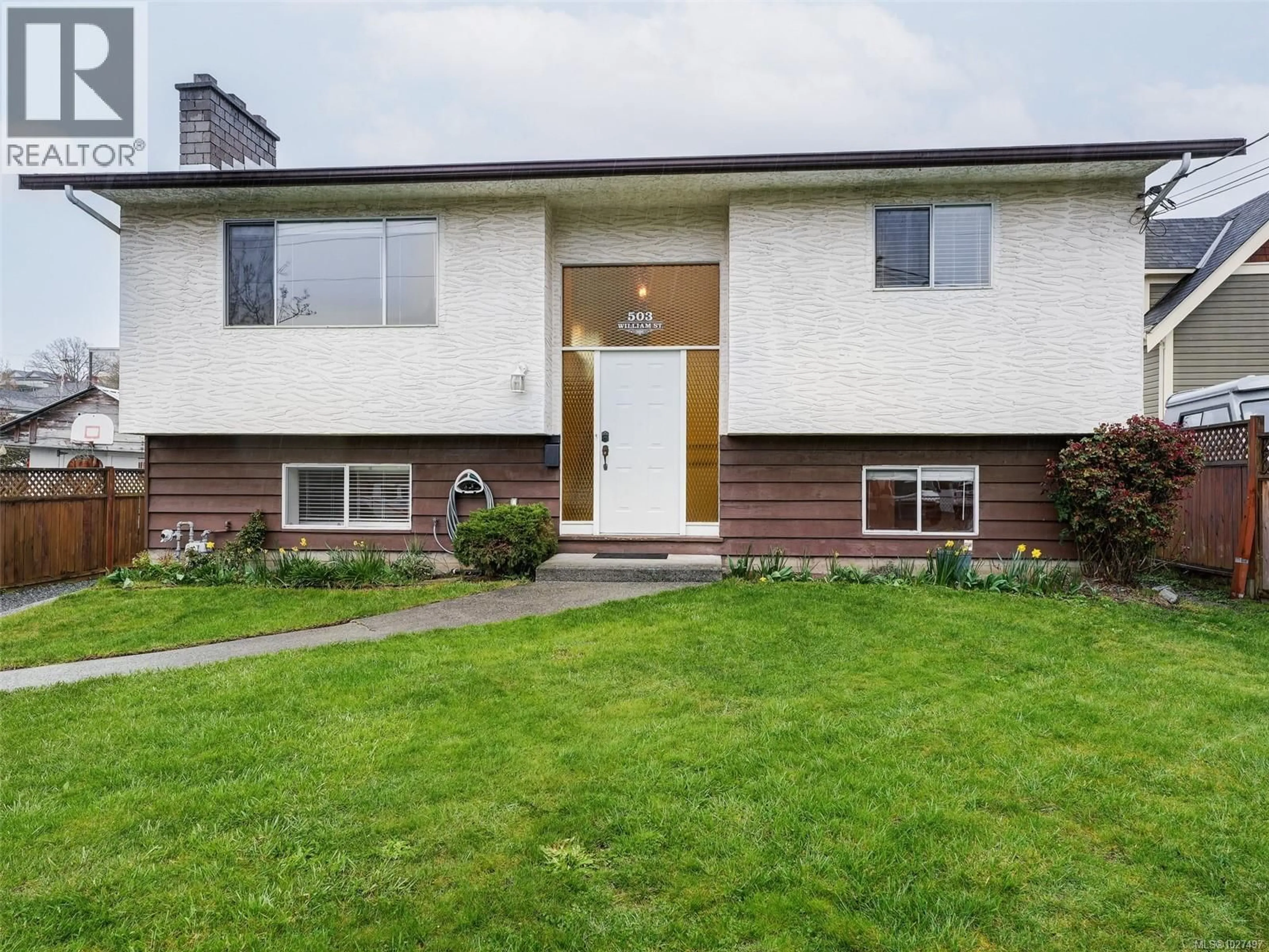 Home with vinyl exterior material, street for 503 WILLIAM STREET, Victoria British Columbia V9A3Y8