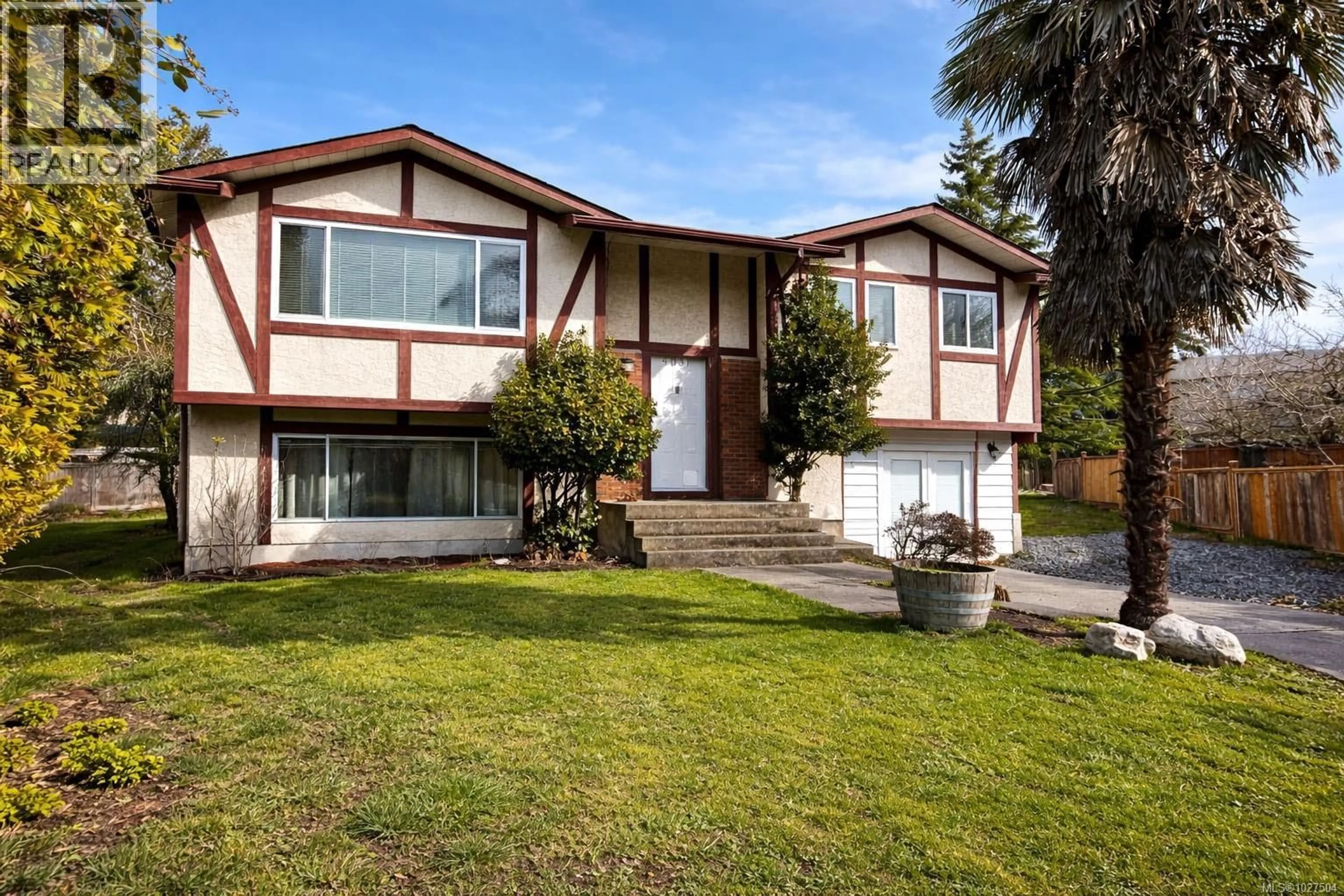 Home with vinyl exterior material, street for 4031 OSGOODE PLACE, Saanich British Columbia V8N5P5