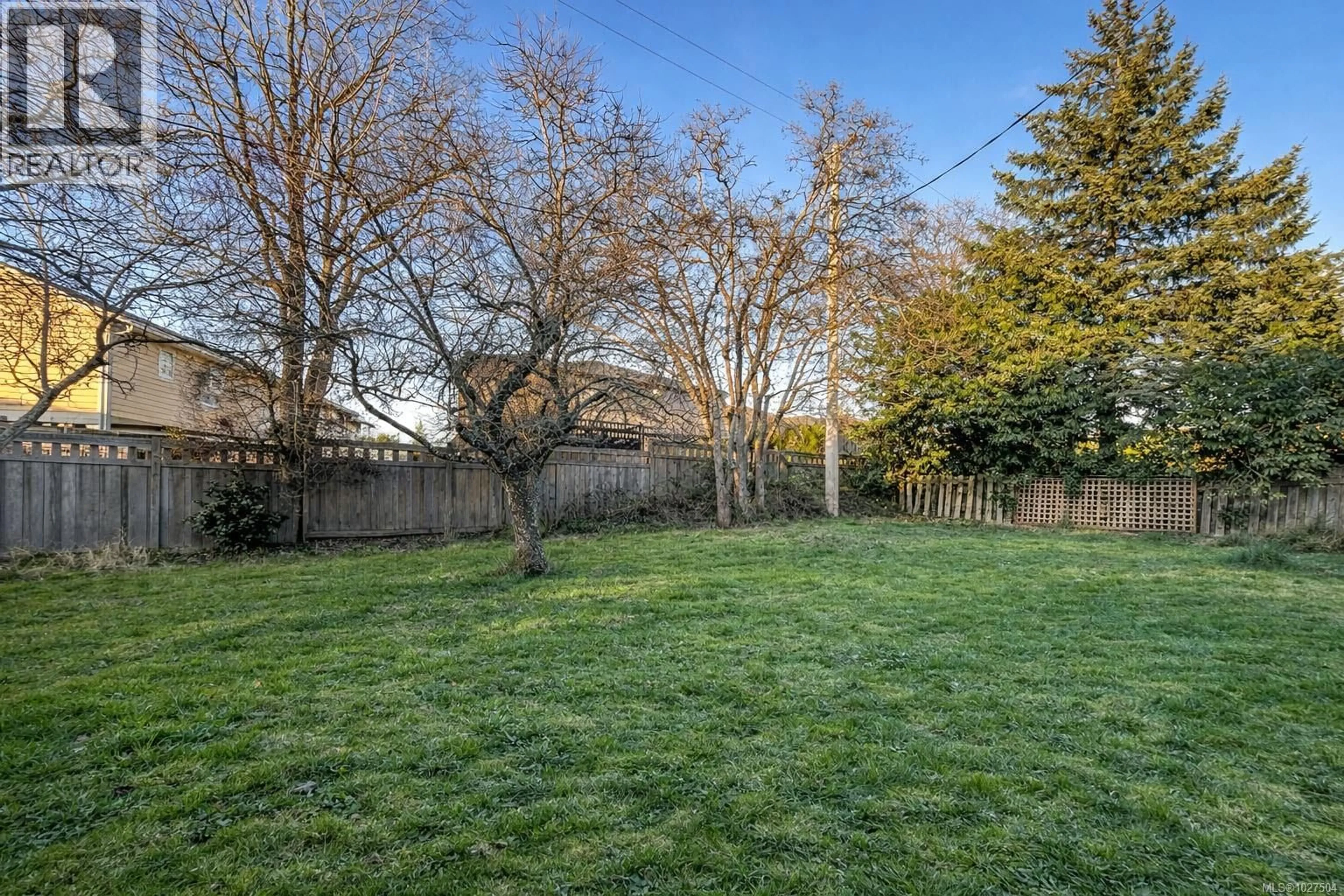 Patio, forest/trees view for 4031 OSGOODE PLACE, Saanich British Columbia V8N5P5