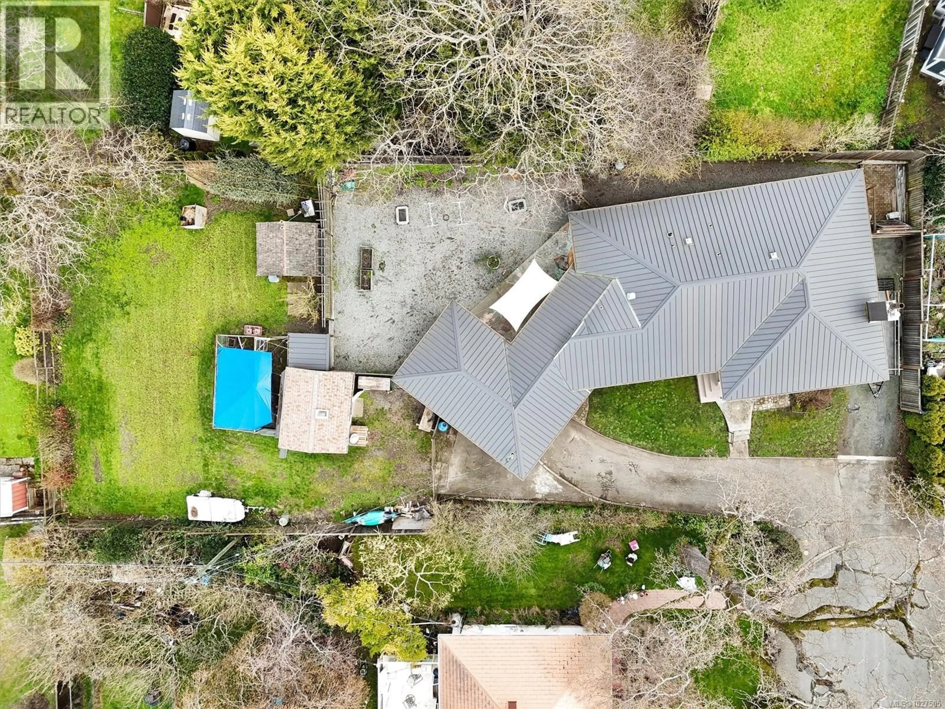 A pic from outside/outdoor area/front of a property/back of a property/a pic from drone, street for 1790 KEITH PLACE, Saanich British Columbia V8P1E4