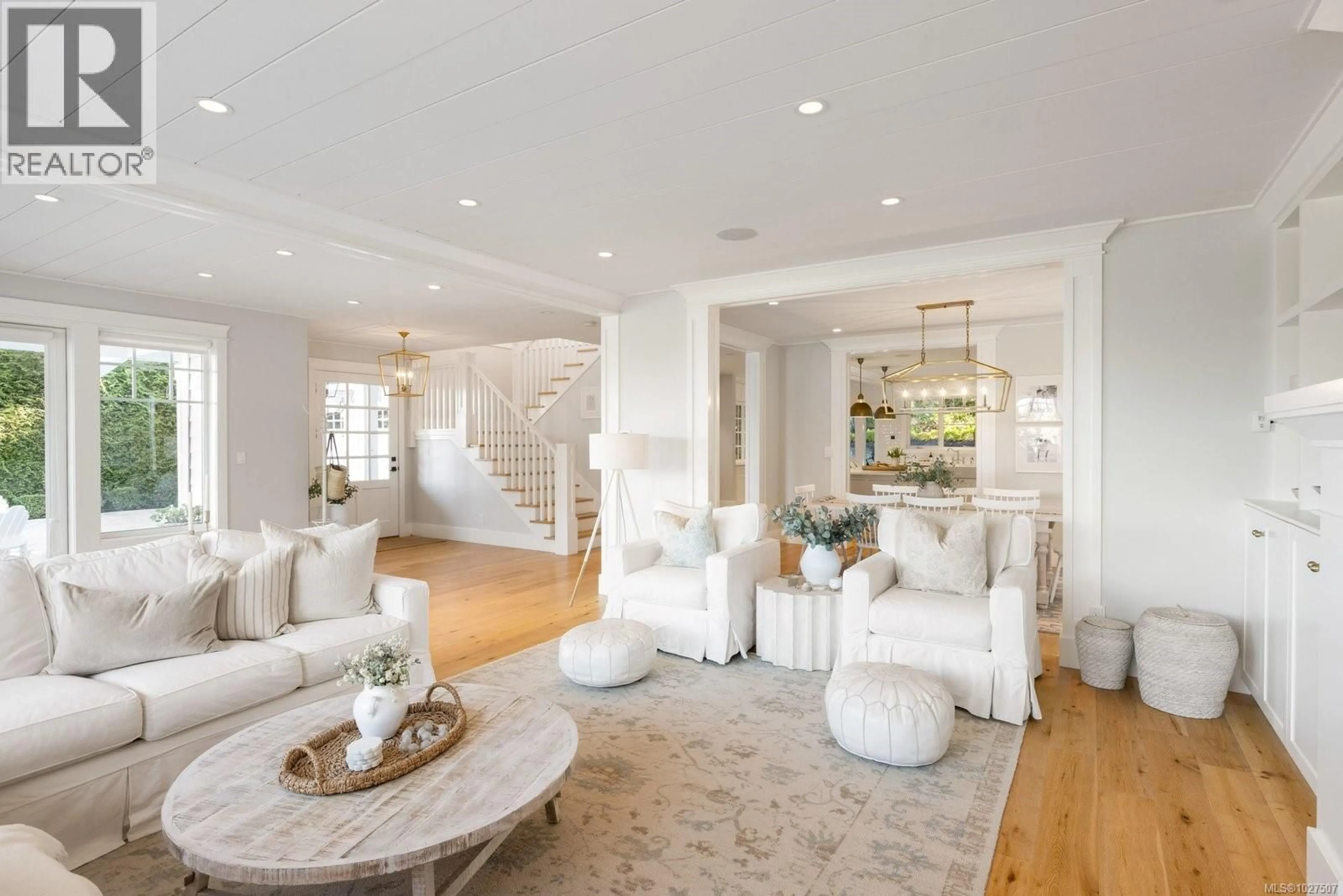 Living room with furniture, unknown for 1701 TEXADA TERRACE, North Saanich British Columbia V8L6B1