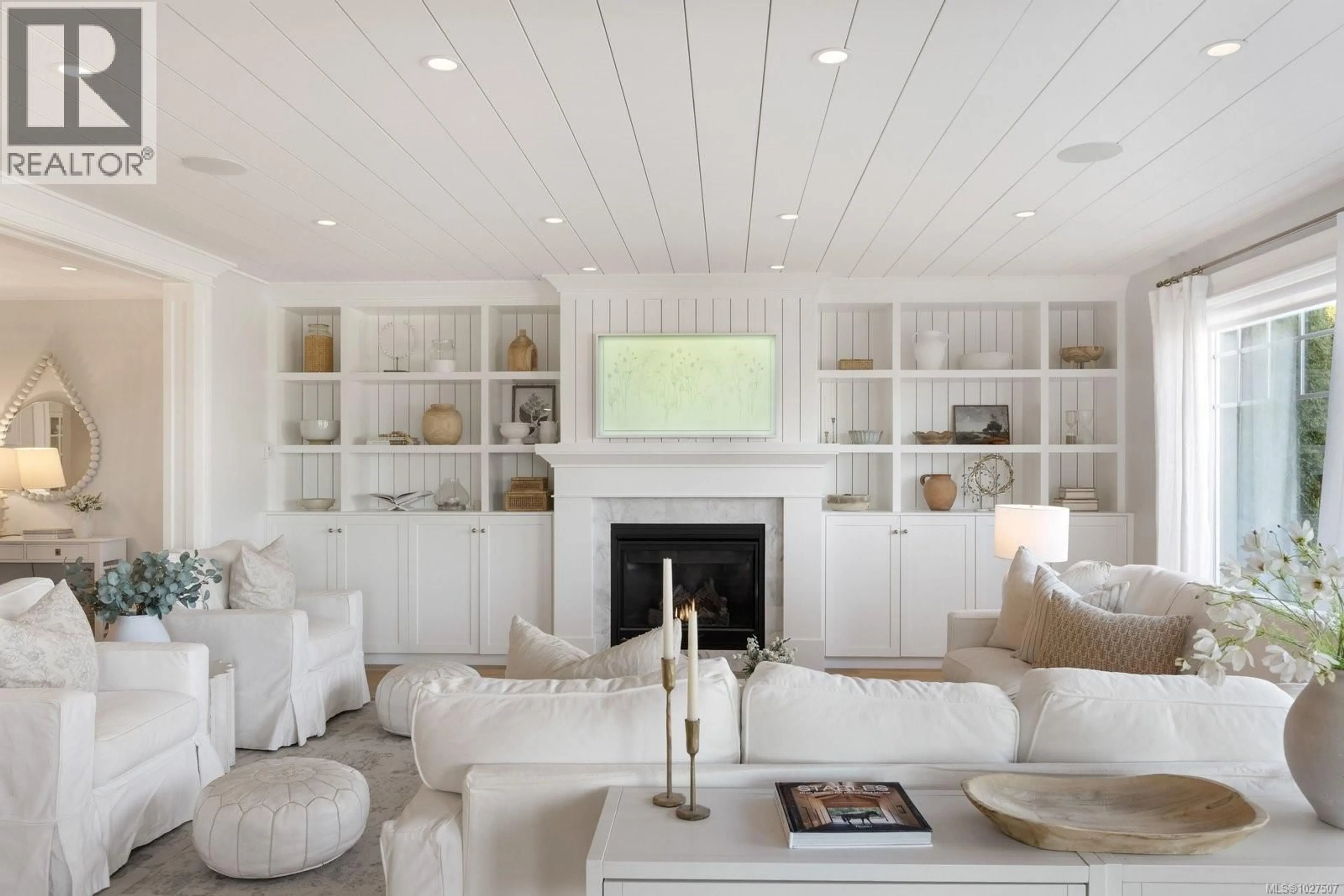 Living room with furniture, wood/laminate floor for 1701 TEXADA TERRACE, North Saanich British Columbia V8L6B1