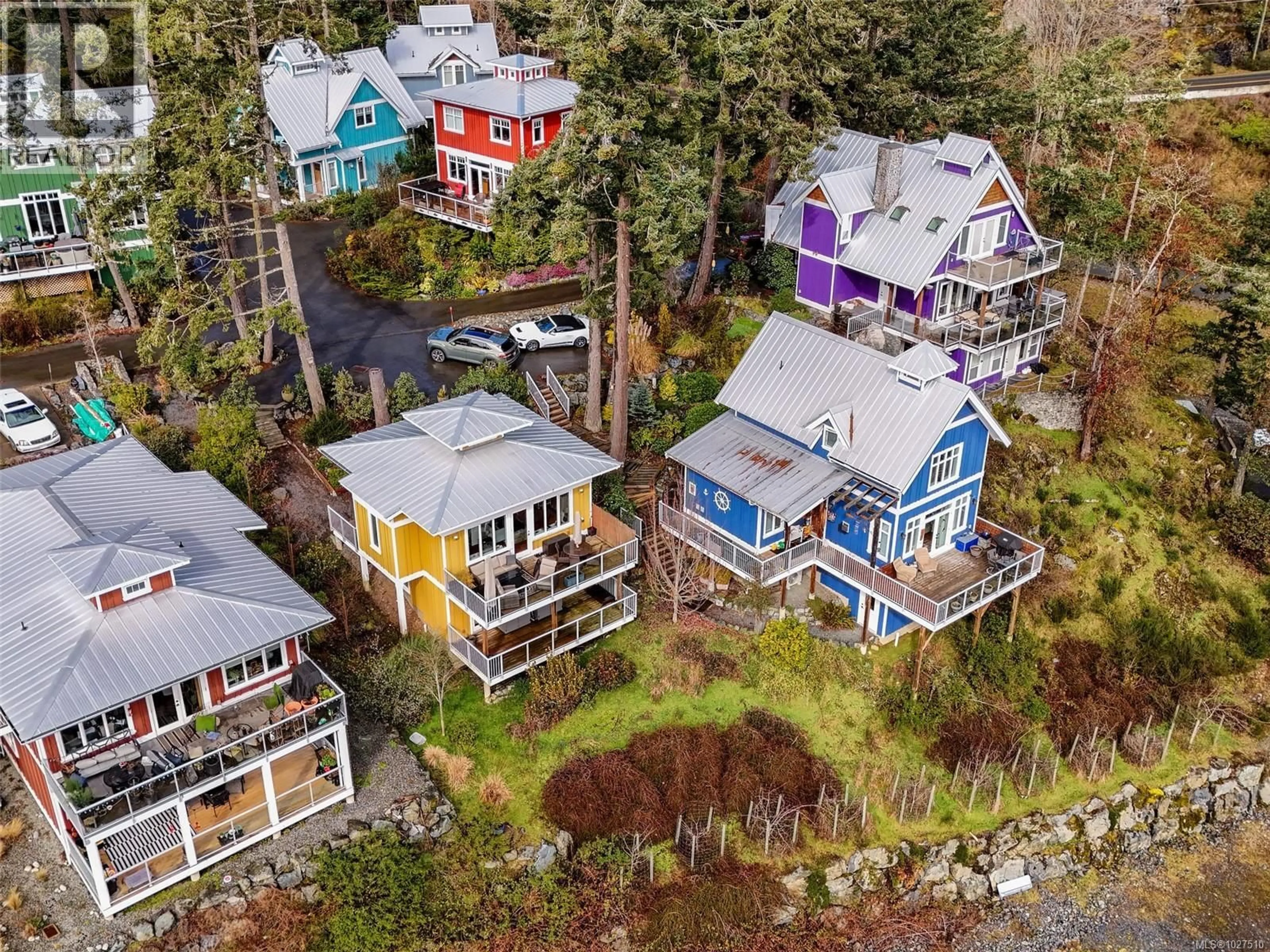 A pic from outside/outdoor area/front of a property/back of a property/a pic from drone, unknown for 125 HILLTOP CRESCENT, Sooke British Columbia V9Z1N6
