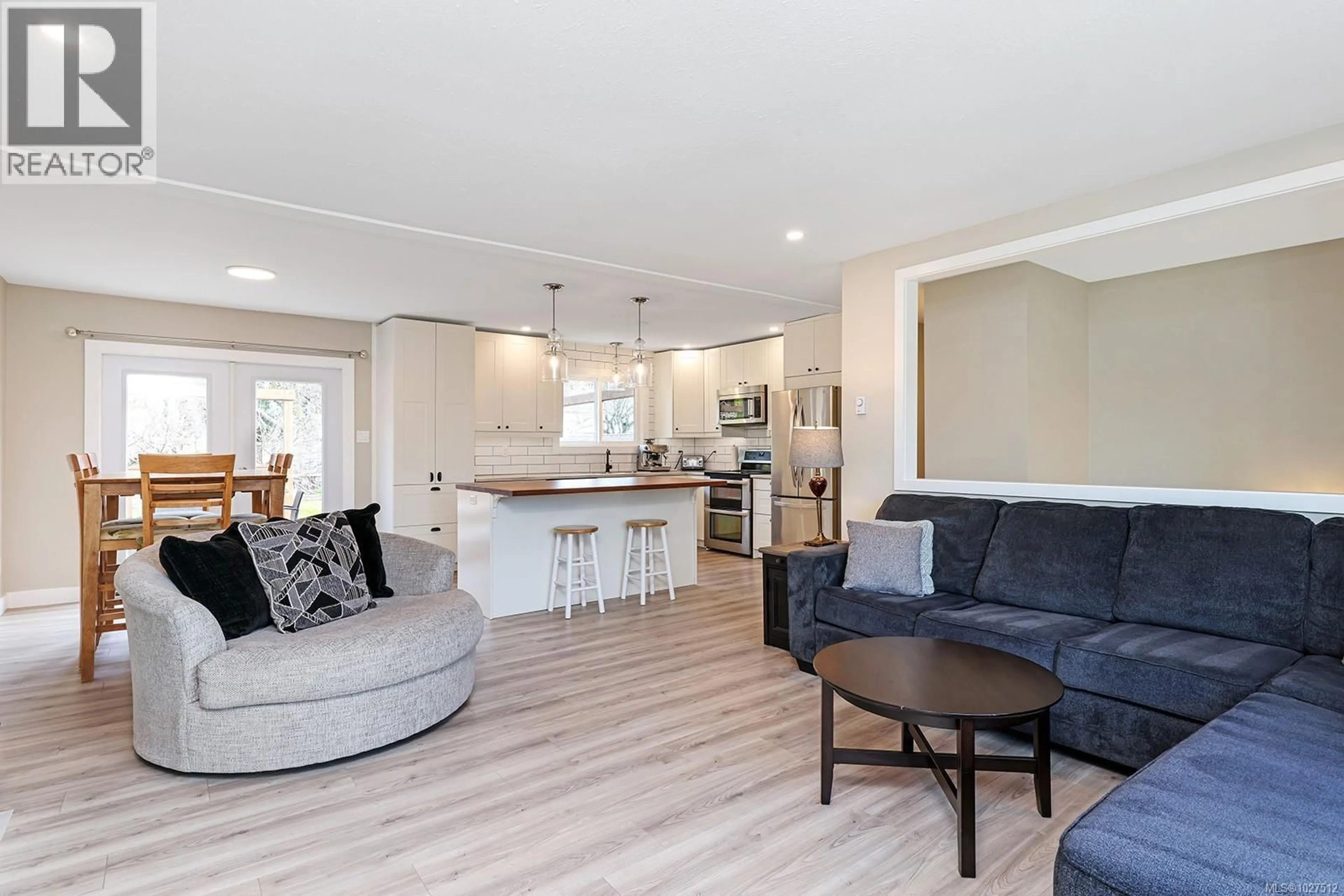 Open concept kitchen, wood/laminate floor for 512 BROOKLYN PLACE, Comox British Columbia V9M3G6